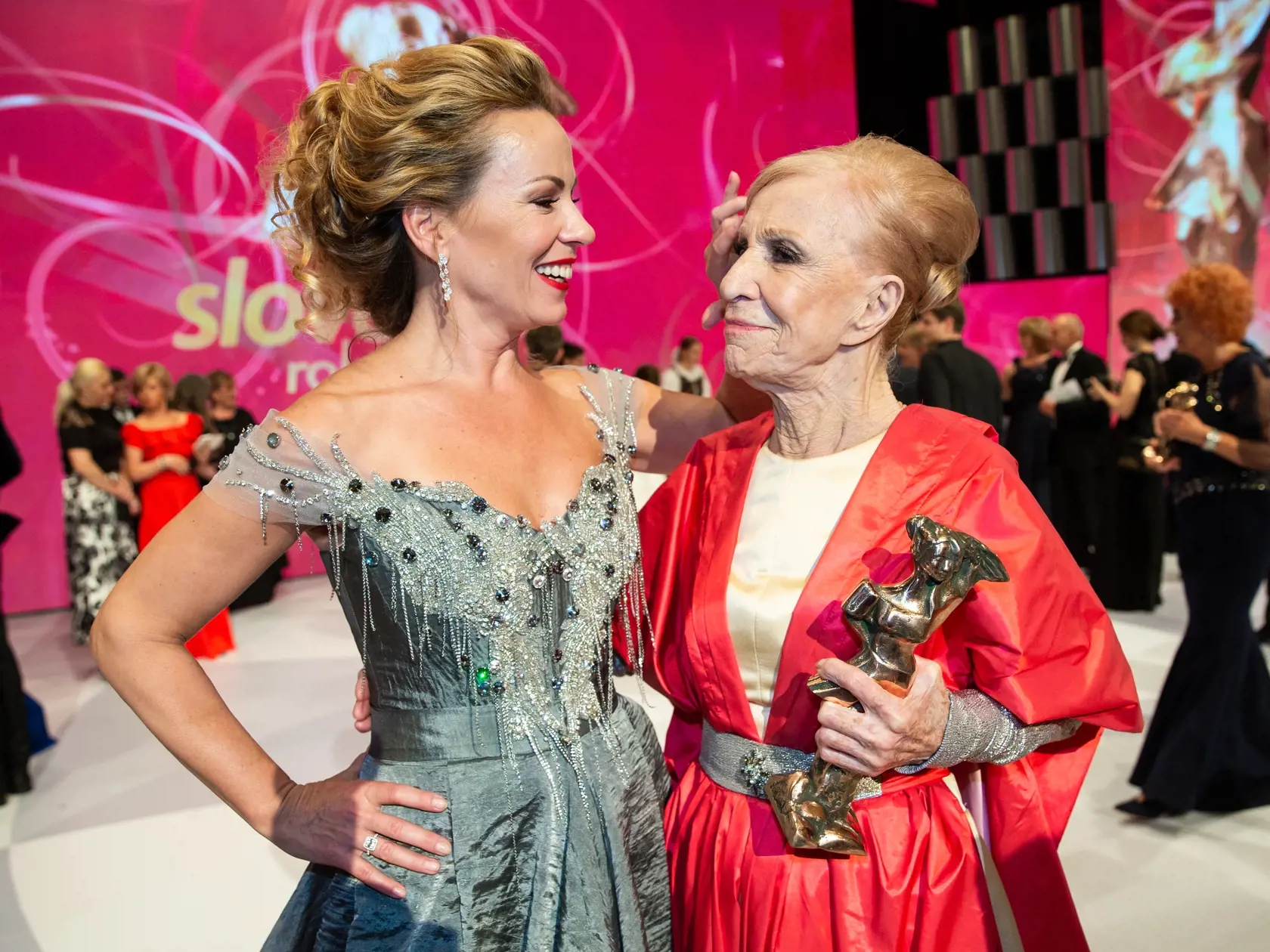 Galavečer ocenenia ankety "Slovenska roka" v Slovneskom nárdnom divadle v Bratislave. Na snímke Diana Mórová a Mária Kráľovičová.
