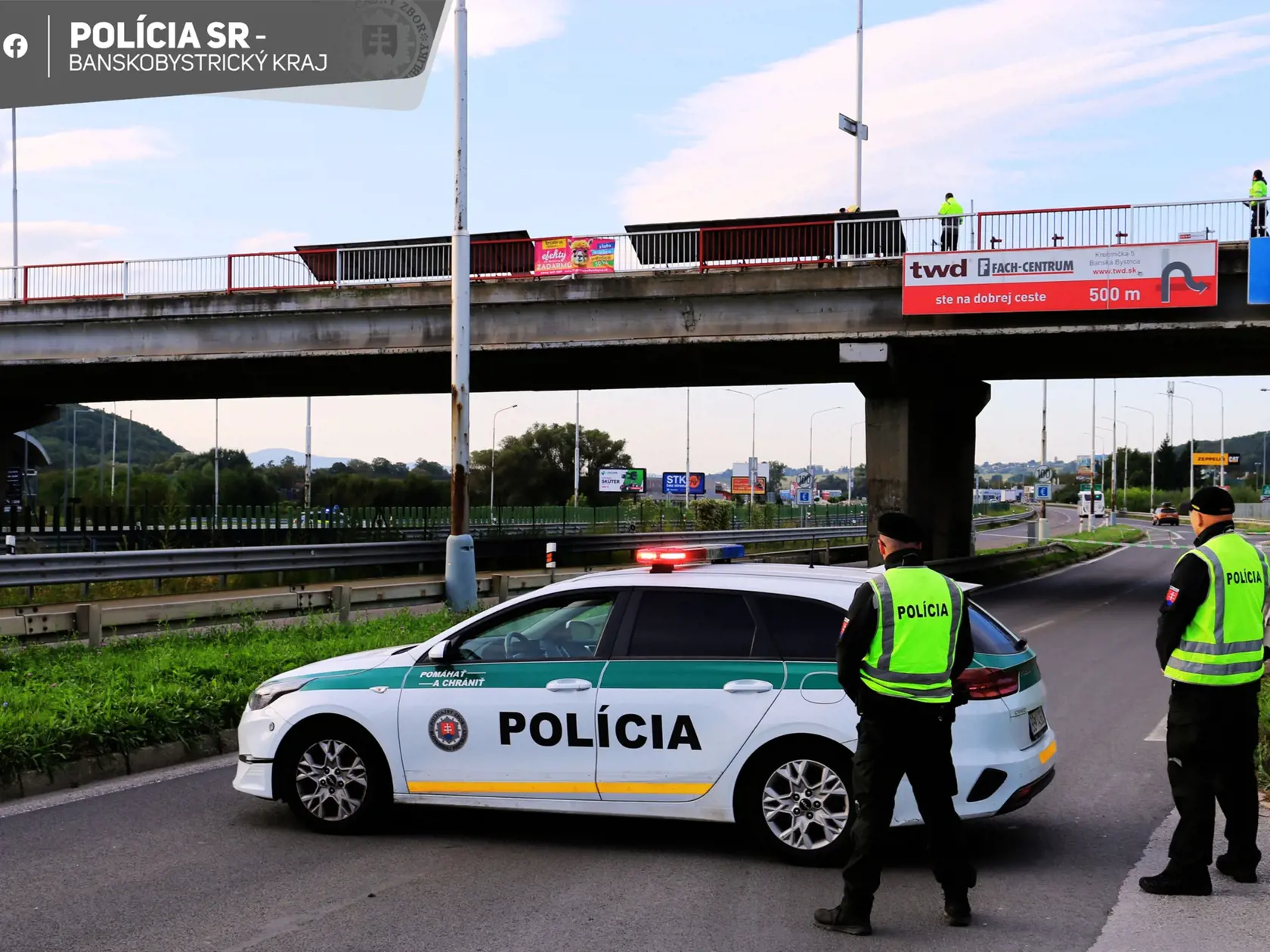 Polícia našla pri Ožďanoch mladíka s prestrelenou hlavou.