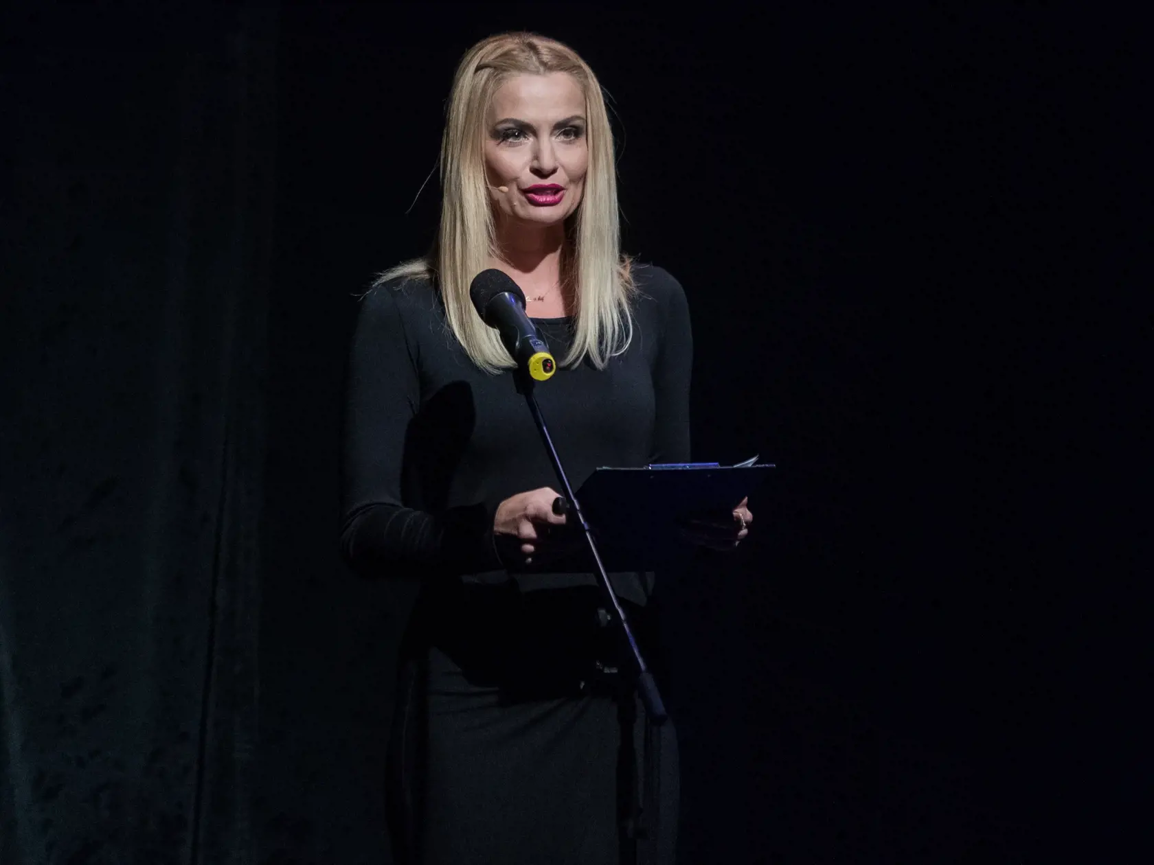 Bývalá moderátorka hlavných správ Marianna Ďurianová sa zúčastnila ako hosť v divadelnom predstavení Apropo.