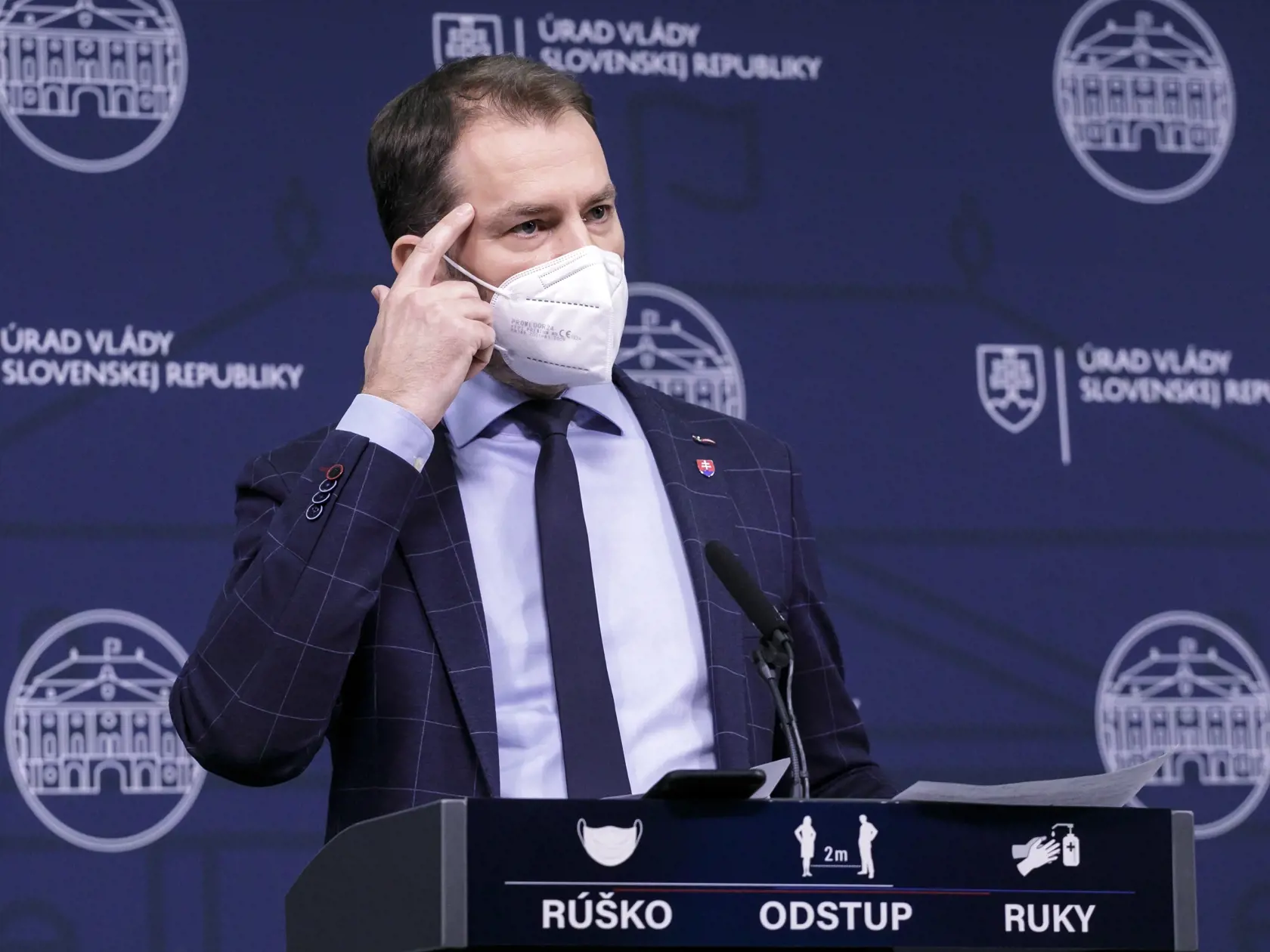 Na snímke podpredseda vlády a minister financií SR Igor Matovič počas tlačového brífingu na tému Sputnik V,  dosť bolo klamstiev. Šéfku ŠÚKL počas nej spomenul mnohokrát.