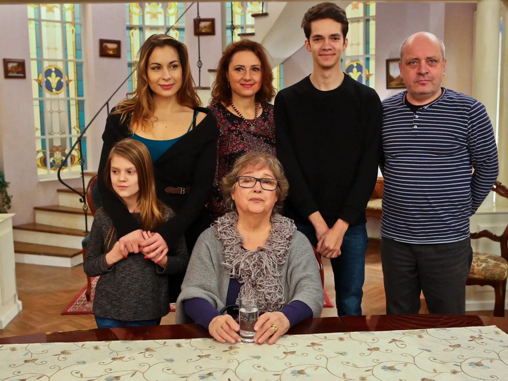 Na snimke herci Kristina Greppelova, Zuzana Maurery, Bozidara Turzonovova a Matej Landl pocas tlacovej konferencie k novemu serialu Dovidenia, stara mama!
