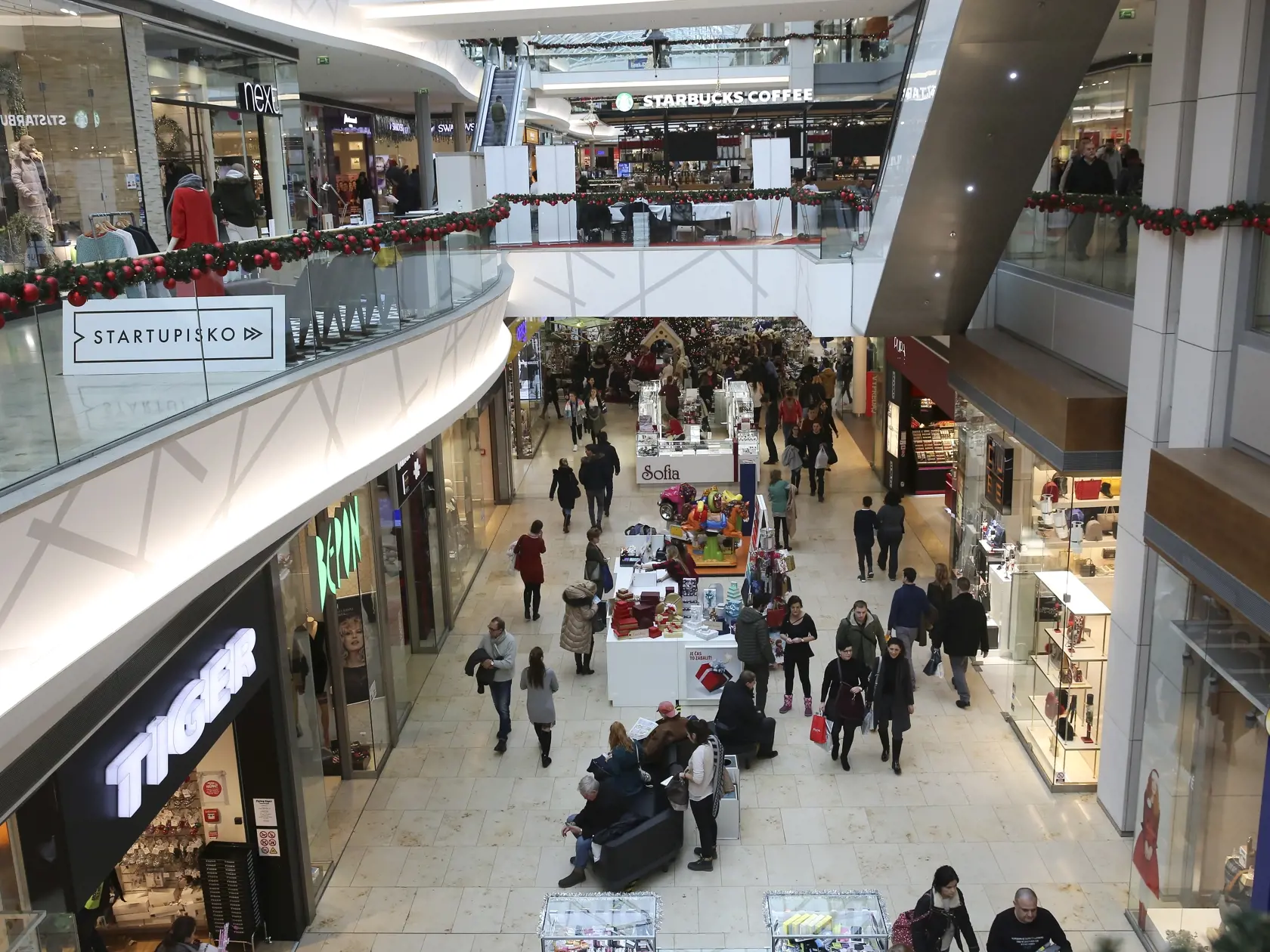 Po 4 mesiacoch sa môžu otvoriť všetky obchody a služby.