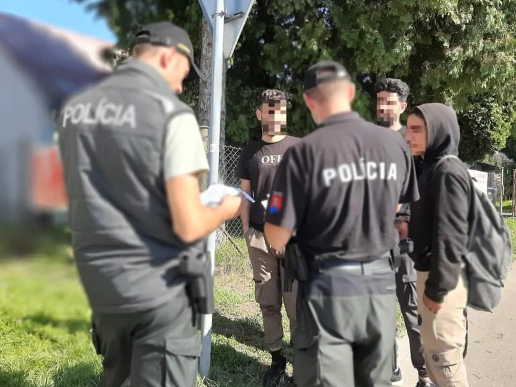 Trenčianska polícia upokojuje ľudí, že situáciu s migrantami monitoruje.