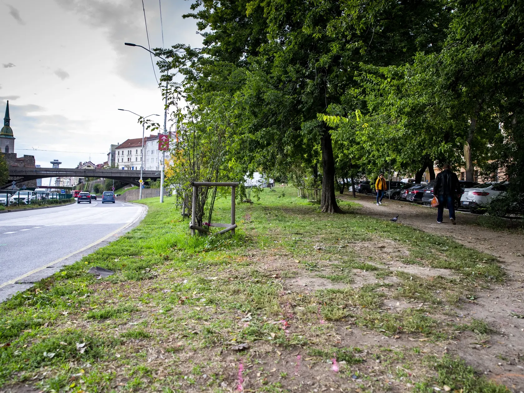 Na snímke je miesto nehody na bratislavskej autobusovej zastávke Zochova, na ktorej došlo v noci 2.10.2022 k tragickej dopravnej nehode. 