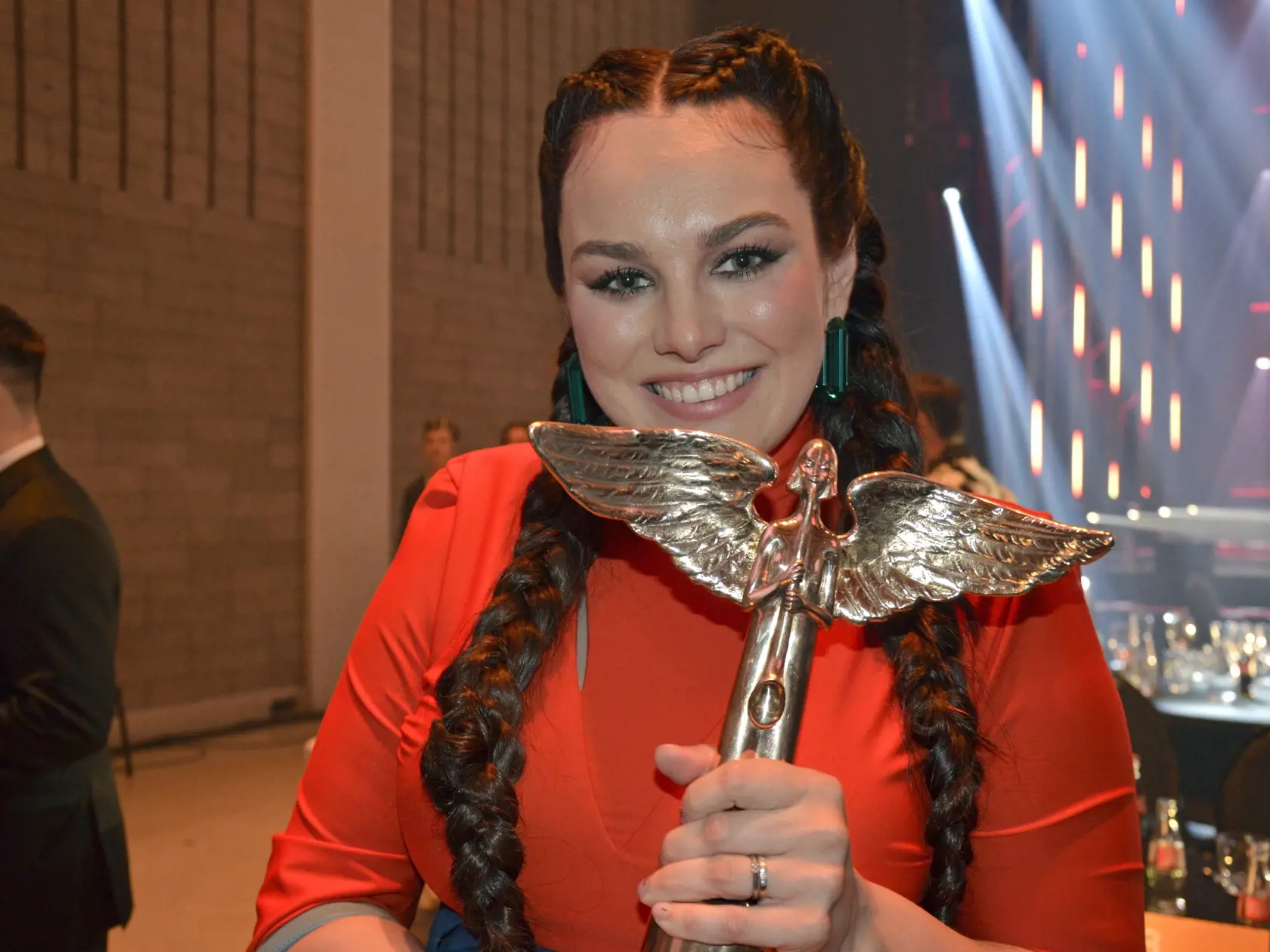 Ocenenenie sólová interpretka získala Ewa Farna za album Umami.