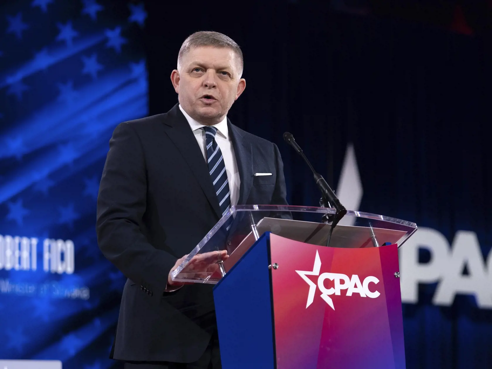 KK11 Washington - Slovenský premiér Robert Fico vystupuje s prejavom na Konferencii konzervatívnej politickej akcie (CPAC) vo Washingtone v piatok 21. februára 2025. Konferenciu CPAC usporadúva každoročne od roku 1974 Americká konzervatívna únia (ACU). V polstoročnej histórii sa z nej stalo podujatie, ktoré mobilizuje desaťtisíce konzervatívcov z celých Spojených štátov amerických aj mimo nich. Podujatie vo Washingtone bude trvať od stredy do soboty (19.-22.2.). FOTO TASR/AP
Slovakia's Prime Minister Robert Fico speaks at the Conservative Political Action Conference, CPAC, at the Gaylord National Resort & Convention Center, Friday, Feb. 21, 2025, in Oxon Hill, Md. (AP Photo/Jose Luis Magana)