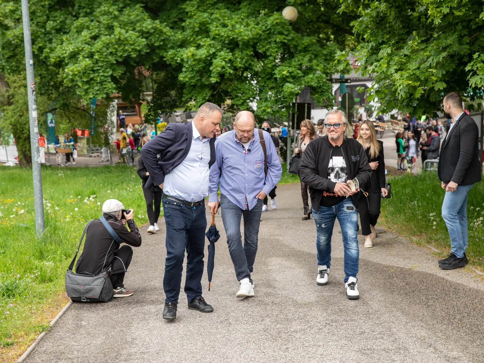 Na snímke je rodina Geissenovcov počas sobotňajšom výlete na hrad Devín. Geissenovcov sprevádzali minister hospodárstva Slovenskej republiky Richard Sulík a predseda Bratislavského samosprávneho kraja Juraj Droba.