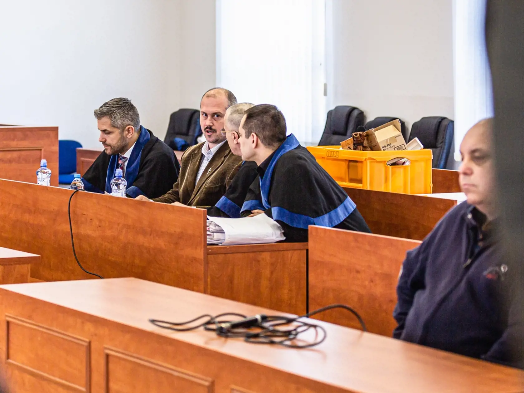 Na snímke predseda ĽSNS Marián Kotleba na pojednávaní v prípade vydania šeku v hodnote 1488 eur, ktoré sa koná na špecializovanom trestnom súde v Pezinku.