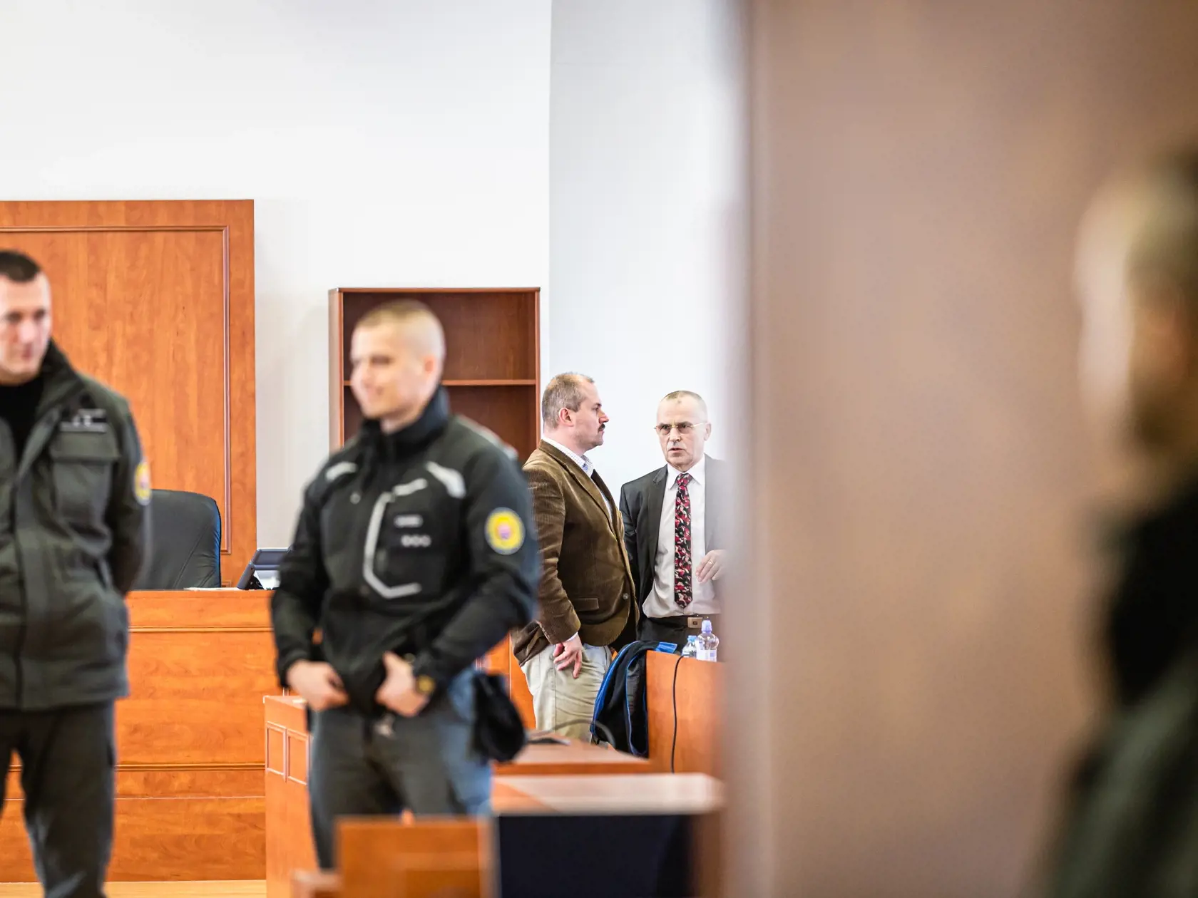 Na snímke predseda ĽSNS Marián Kotleba na pojednávaní v prípade vydania šeku v hodnote 1488 eur, ktoré sa koná na špecializovanom trestnom súde v Pezinku.