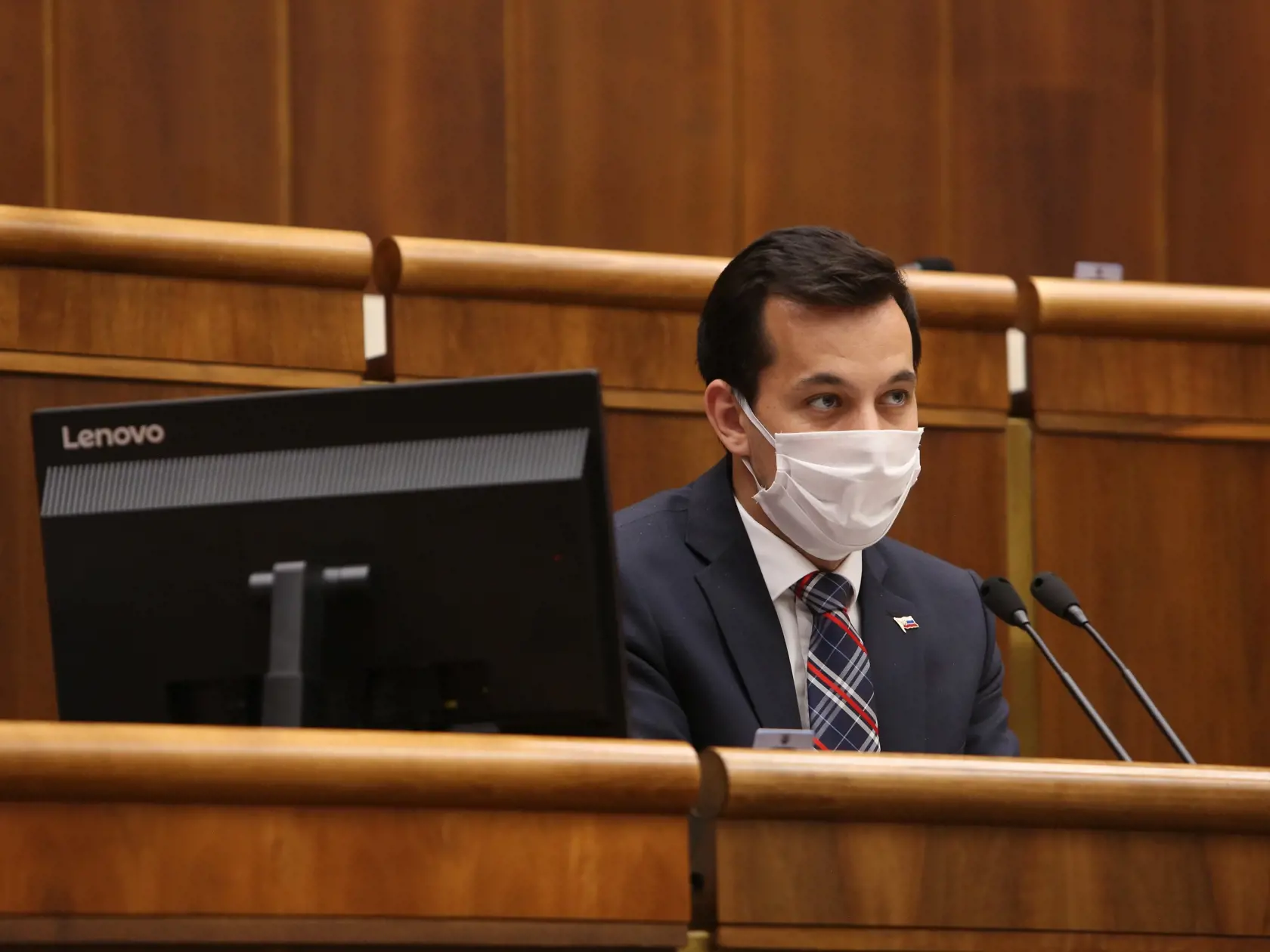 Podpredseda parlamentu a koaličnej strany Za ľudí Juraj Šeliga sa ospravedlnil za to, že v piatok nespustili aplikáciu umožňujúcu stráviť karanténu v domácej izolácii.