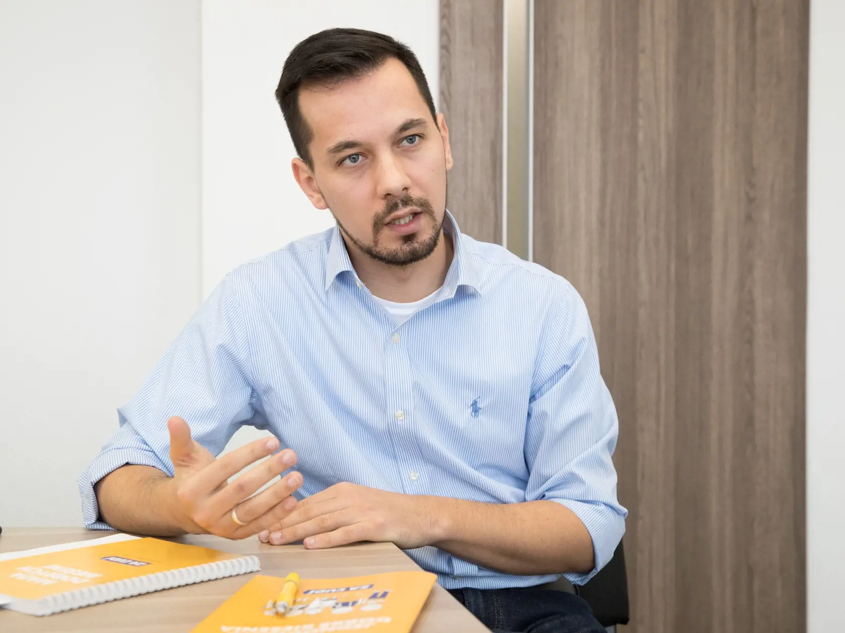 Podpredseda parlamentu a koaličnej strany Za ľudí Juraj Šeliga sa ospravedlnil za to, že v piatok nespustili aplikáciu umožňujúcu stráviť karanténu v domácej izolácii.