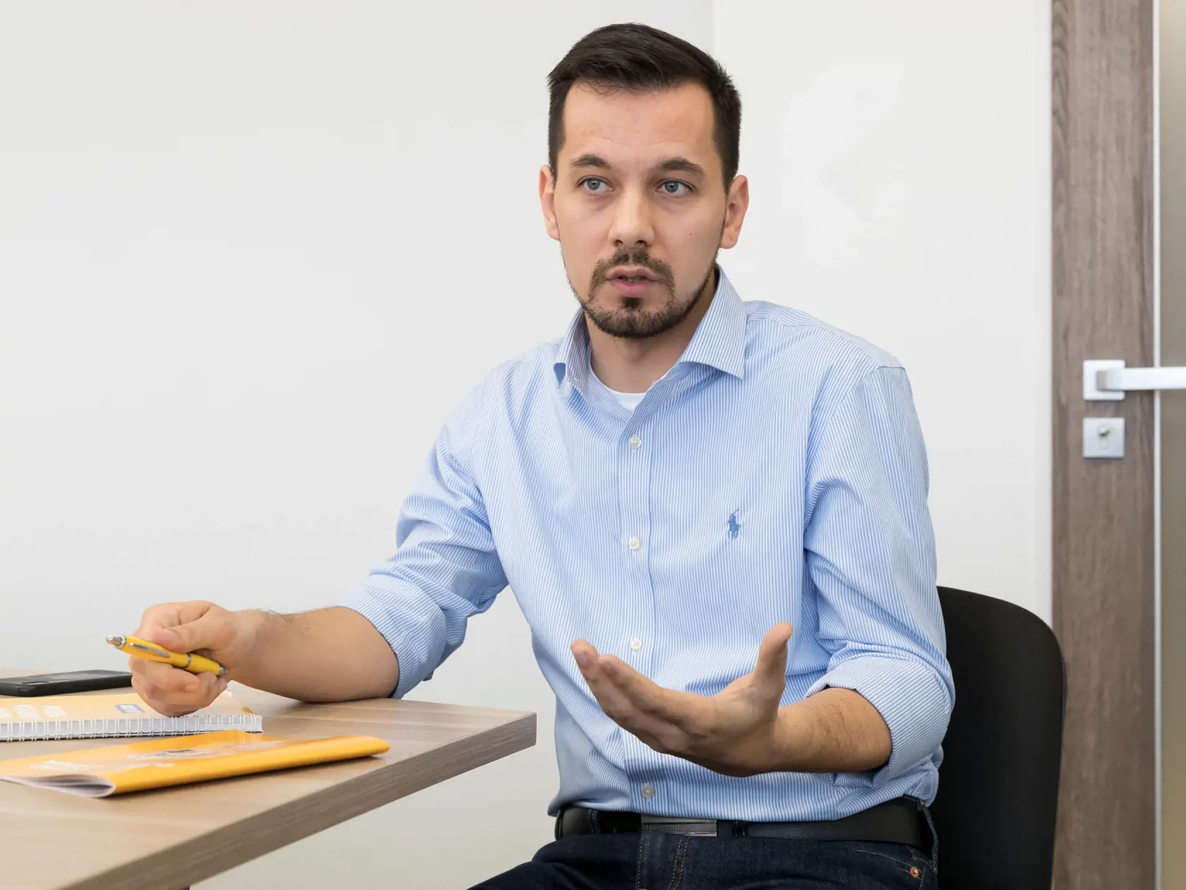 Podpredseda parlamentu a koaličnej strany Za ľudí Juraj Šeliga sa ospravedlnil za to, že v piatok nespustili aplikáciu umožňujúcu stráviť karanténu v domácej izolácii.