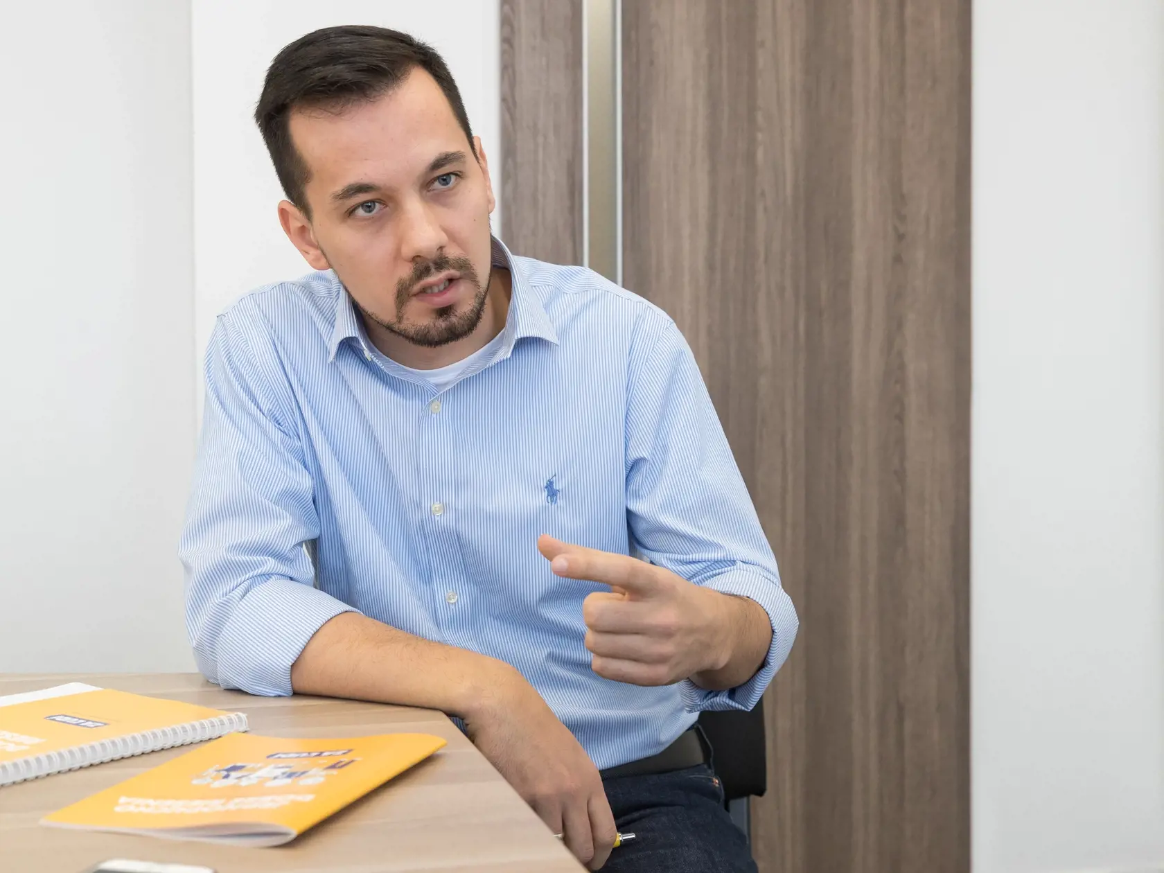 Podpredseda parlamentu a koaličnej strany Za ľudí Juraj Šeliga sa ospravedlnil za to, že v piatok nespustili aplikáciu umožňujúcu stráviť karanténu v domácej izolácii.