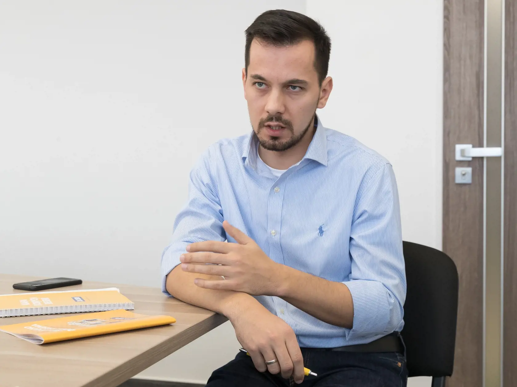 Podpredseda parlamentu a koaličnej strany Za ľudí Juraj Šeliga sa ospravedlnil za to, že v piatok nespustili aplikáciu umožňujúcu stráviť karanténu v domácej izolácii.