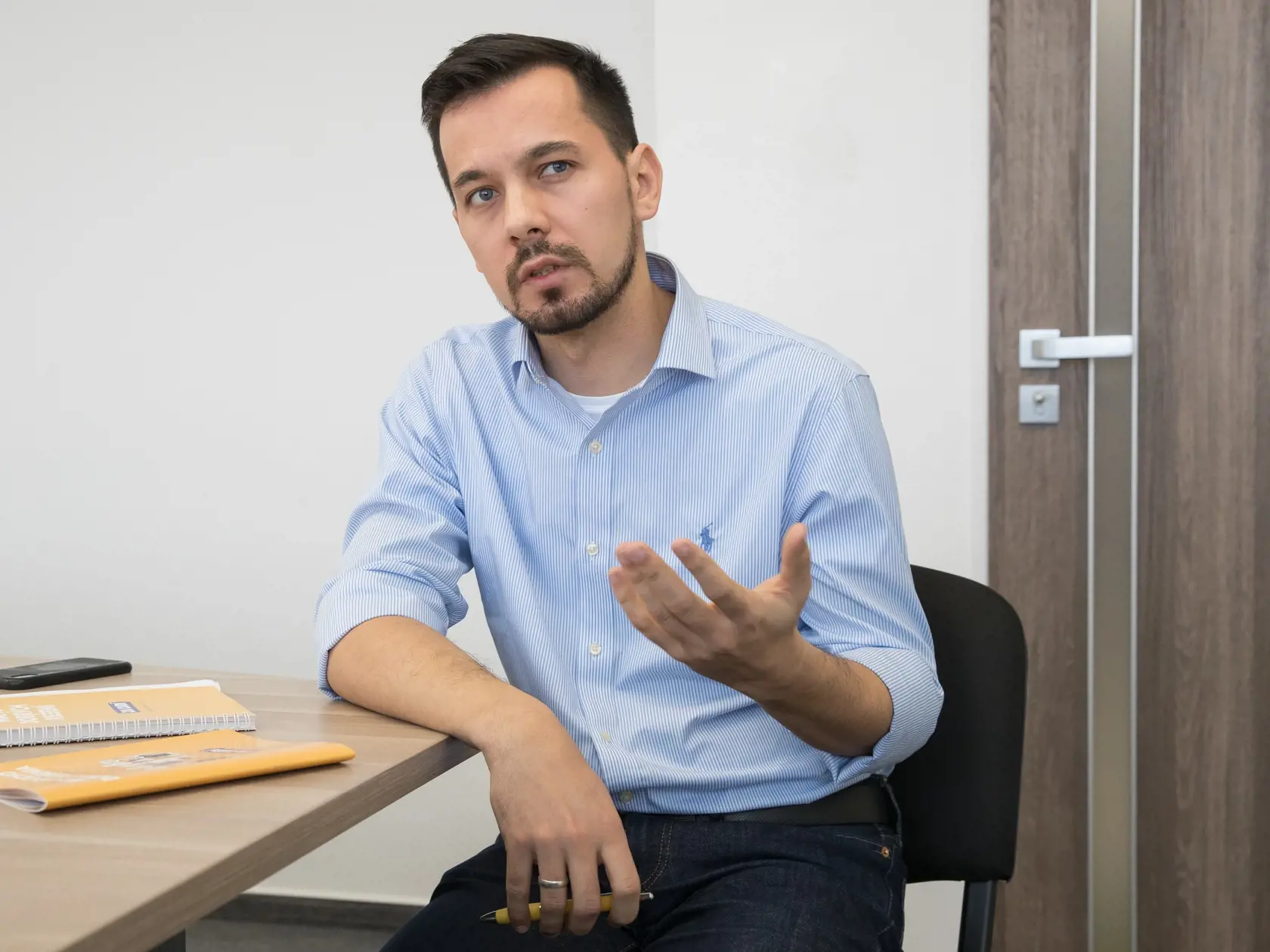 Podpredseda parlamentu a koaličnej strany Za ľudí Juraj Šeliga sa ospravedlnil za to, že v piatok nespustili aplikáciu umožňujúcu stráviť karanténu v domácej izolácii.