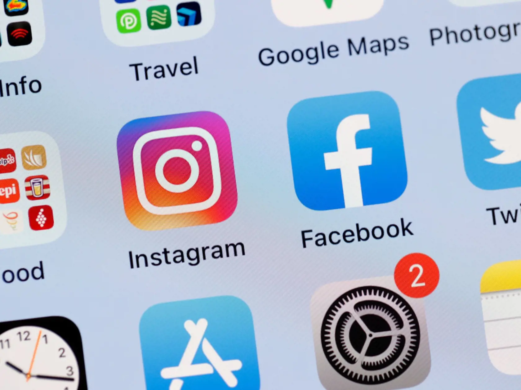 Na mobilných zariadeniach by cena za jeden účet vyskočila na zhruba 13 eur, pretože Meta by zohľadňovala provízie účtované obchodmi s aplikáciami Apple a Google, uviedol zdroj.