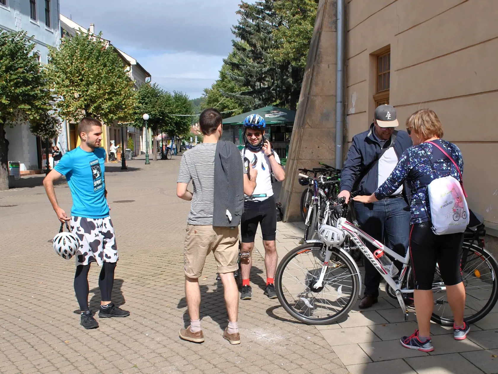 Vyrazili na bicykloch.