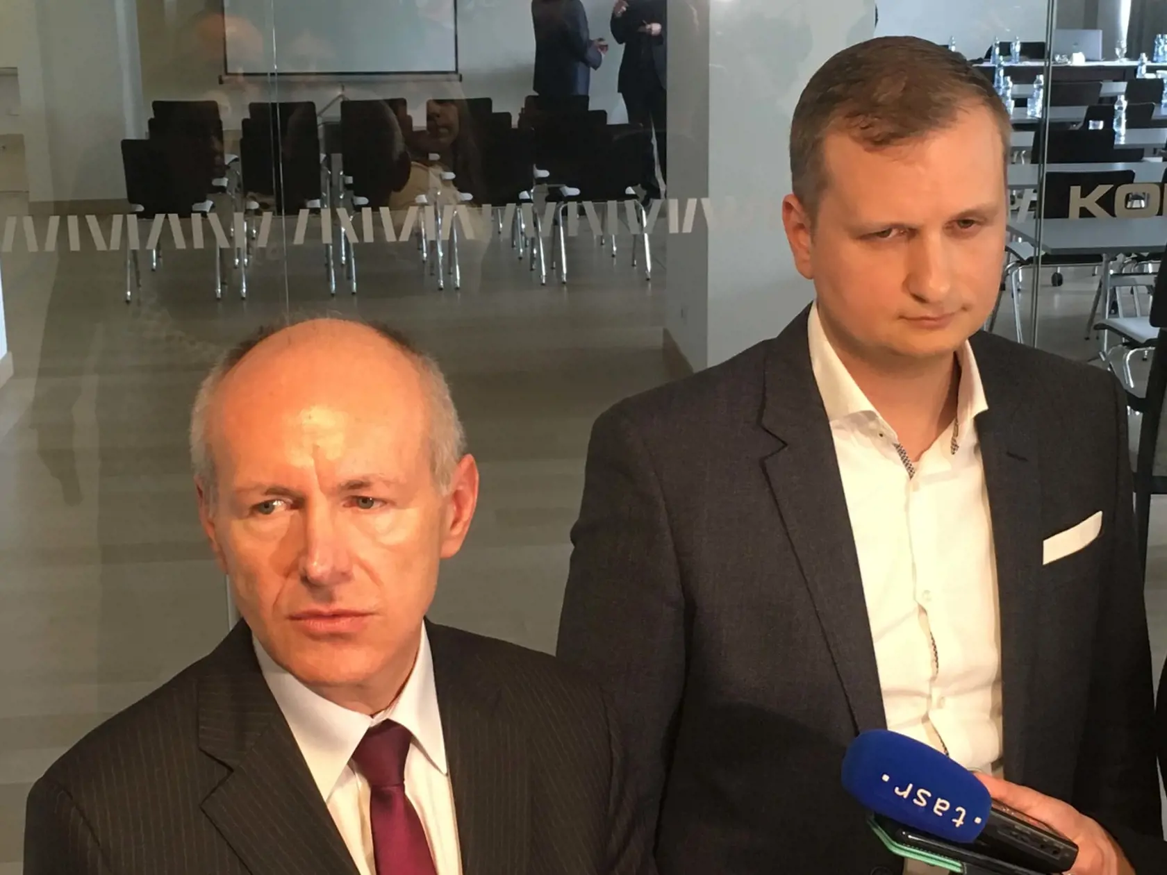 Akcionár Nexis Fibers Ivo Bezloja (vľavo).