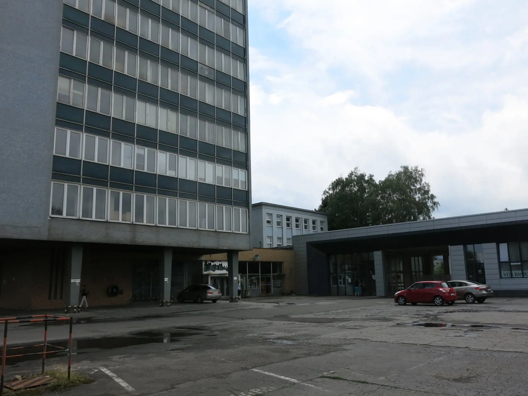 V priemyselnom parku patriacom Chemesu sídli firma Nexis Fibers.