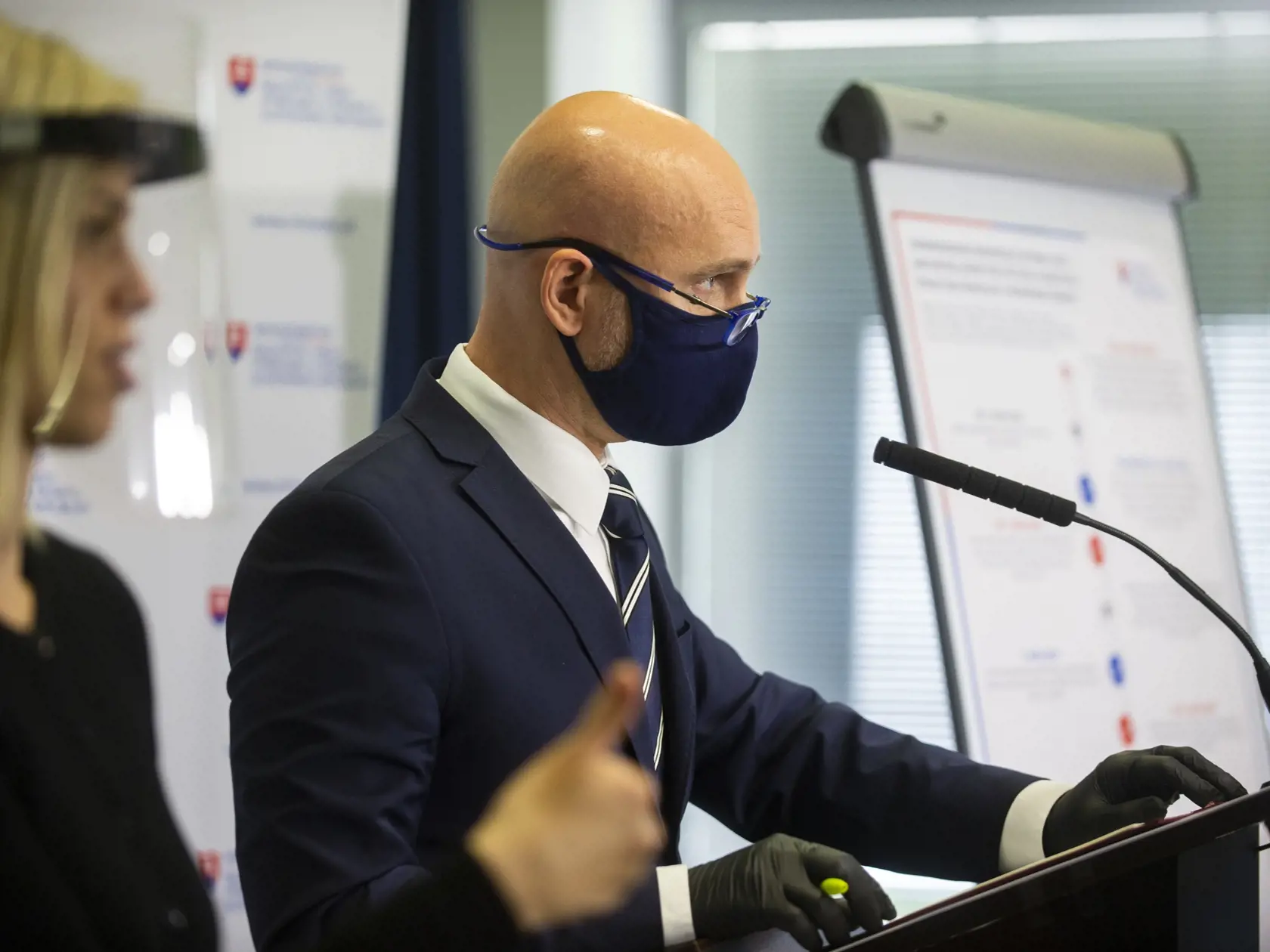 Na snímke je minister školstva, vedy, výskumu a športu SR Branislav Gröhling (SaS) počas tlačovej konferencie k organizácii internej maturitnej skúšky v školskom roku 2019/2020 v Bratislave.