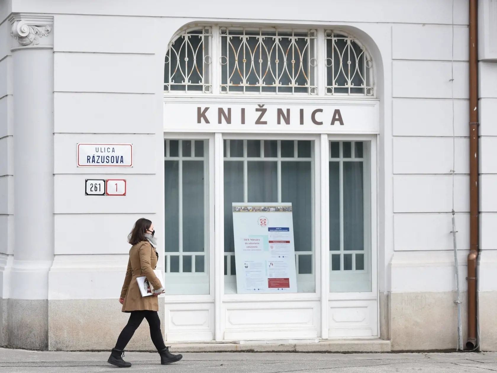 Otvoriť sa môžu aj knižnice pre max. 6 ľudí.