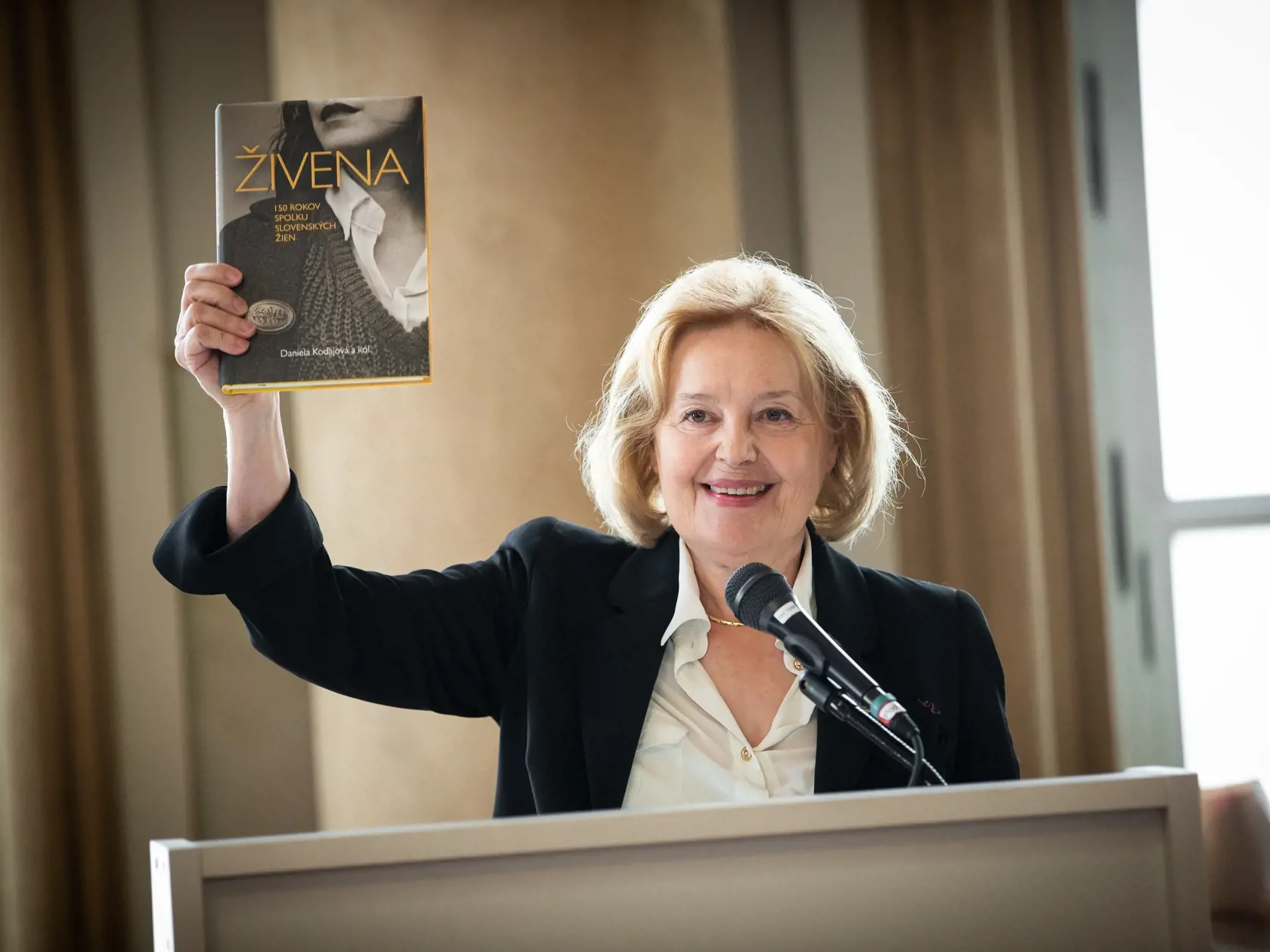 Magda Vášáryová ako predsedníčka ženského spolku Živena v Bratislave.