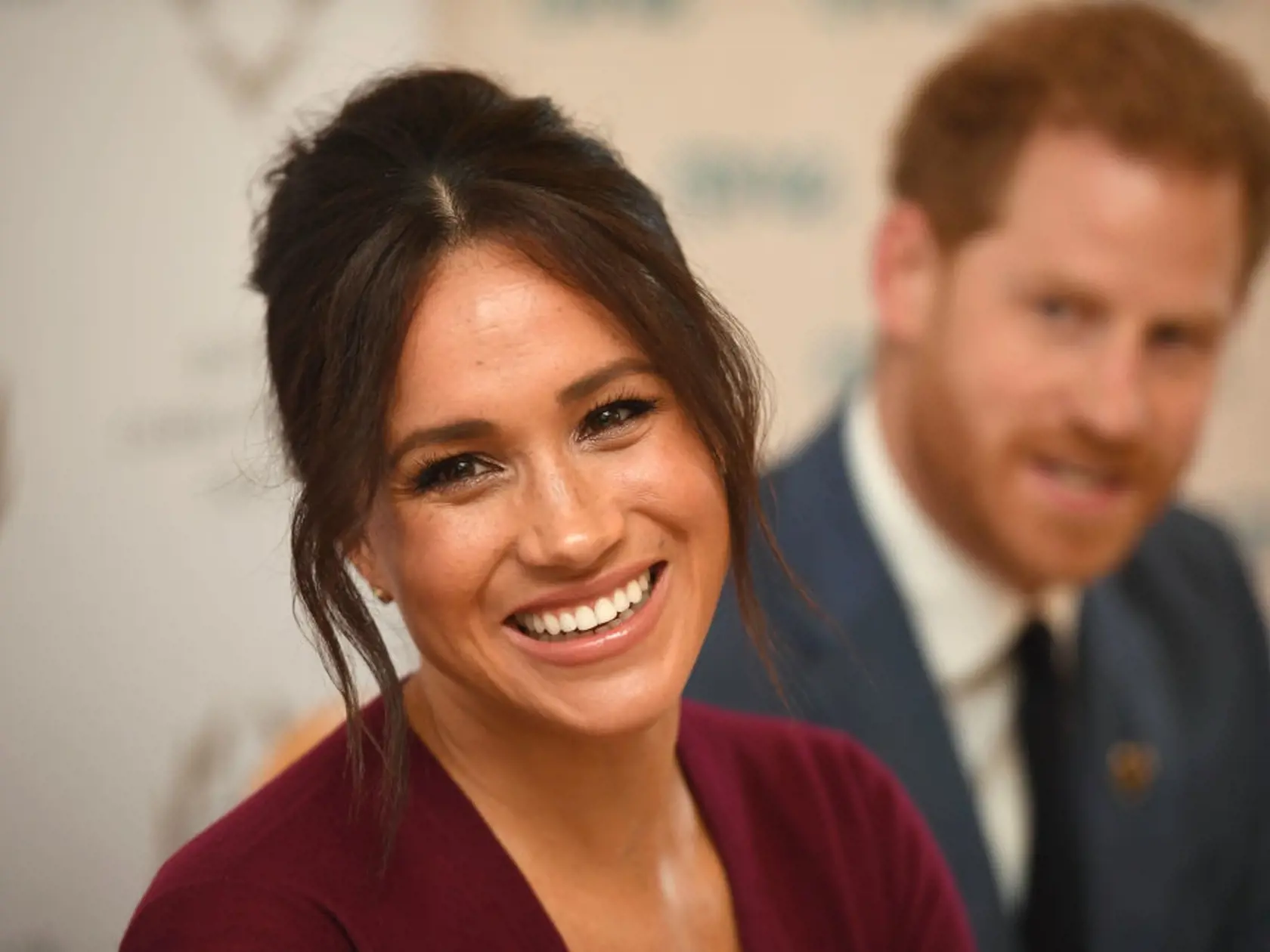 Meghan Markle sa v bordovej objavila niekoľkokrát.