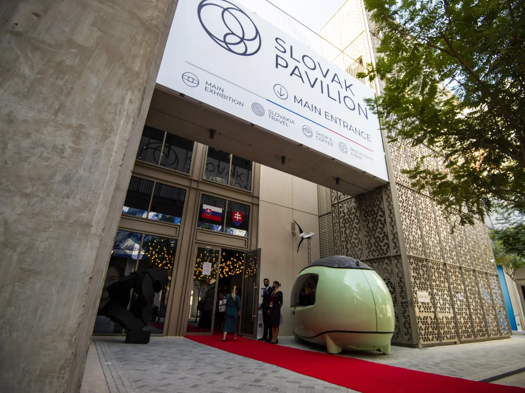 Na snímke vstup do slovenského pavilónu na Svetovej výstave Expo Dubaj 2020 v Dubaji v piatok 15. októbra. FOTO TASR - Jakub Kotian