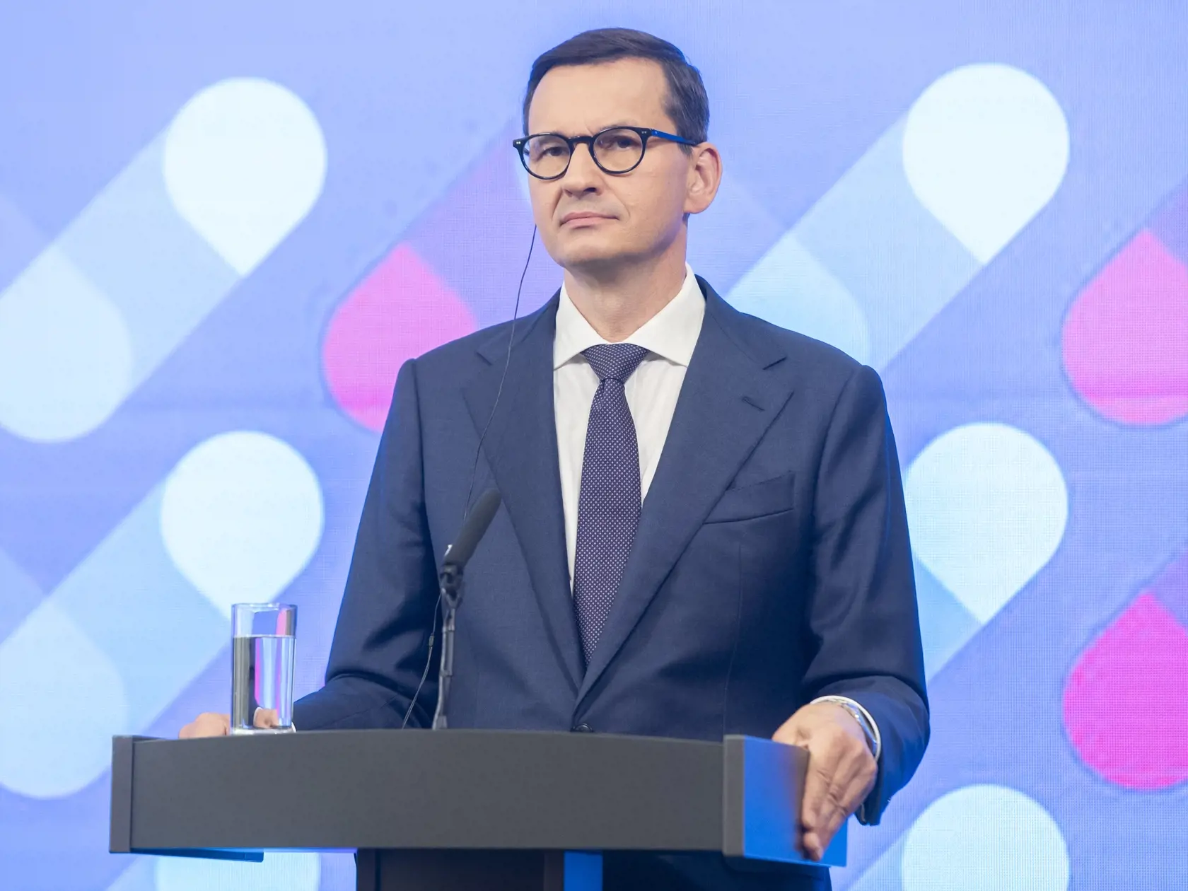 Stretnutie predsedov vlád krajín Vyšehradskej štvorky (V4) v Bratislave 26. júna 2023. Samit premiérov bude zavŕšením ročného predsedníctva Slovenska vo V4, ktoré sa skončí 30. júna. Od 1. júla 2023 bude zoskupeniu predsedať Česká republika. Na snímke premiér Poľska Mateusz Morawiecki počas tlačovej konferencie po ich stretnutí na Úrade vlády SR. FOTO TASR - Martin Baumann