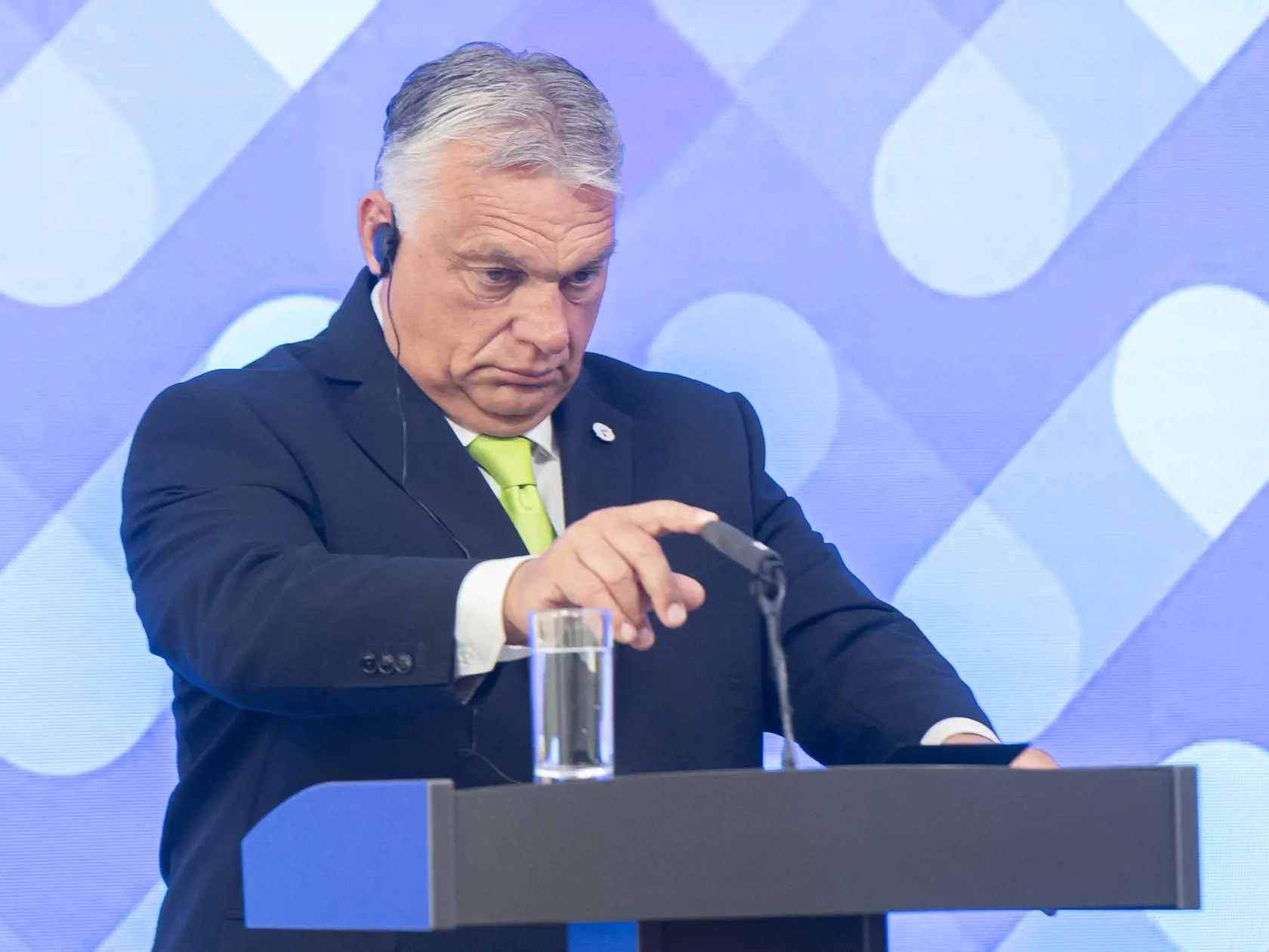 Stretnutie predsedov vlád krajín Vyšehradskej štvorky (V4) v Bratislave 26. júna 2023. Samit premiérov bude zavŕšením ročného predsedníctva Slovenska vo V4, ktoré sa skončí 30. júna. Od 1. júla 2023 bude zoskupeniu predsedať Česká republika. Na snímke maďarský premiér Viktor Orbán počas tlačovej konferencie po ich stretnutí na Úrade vlády SR. FOTO TASR - Martin Baumann