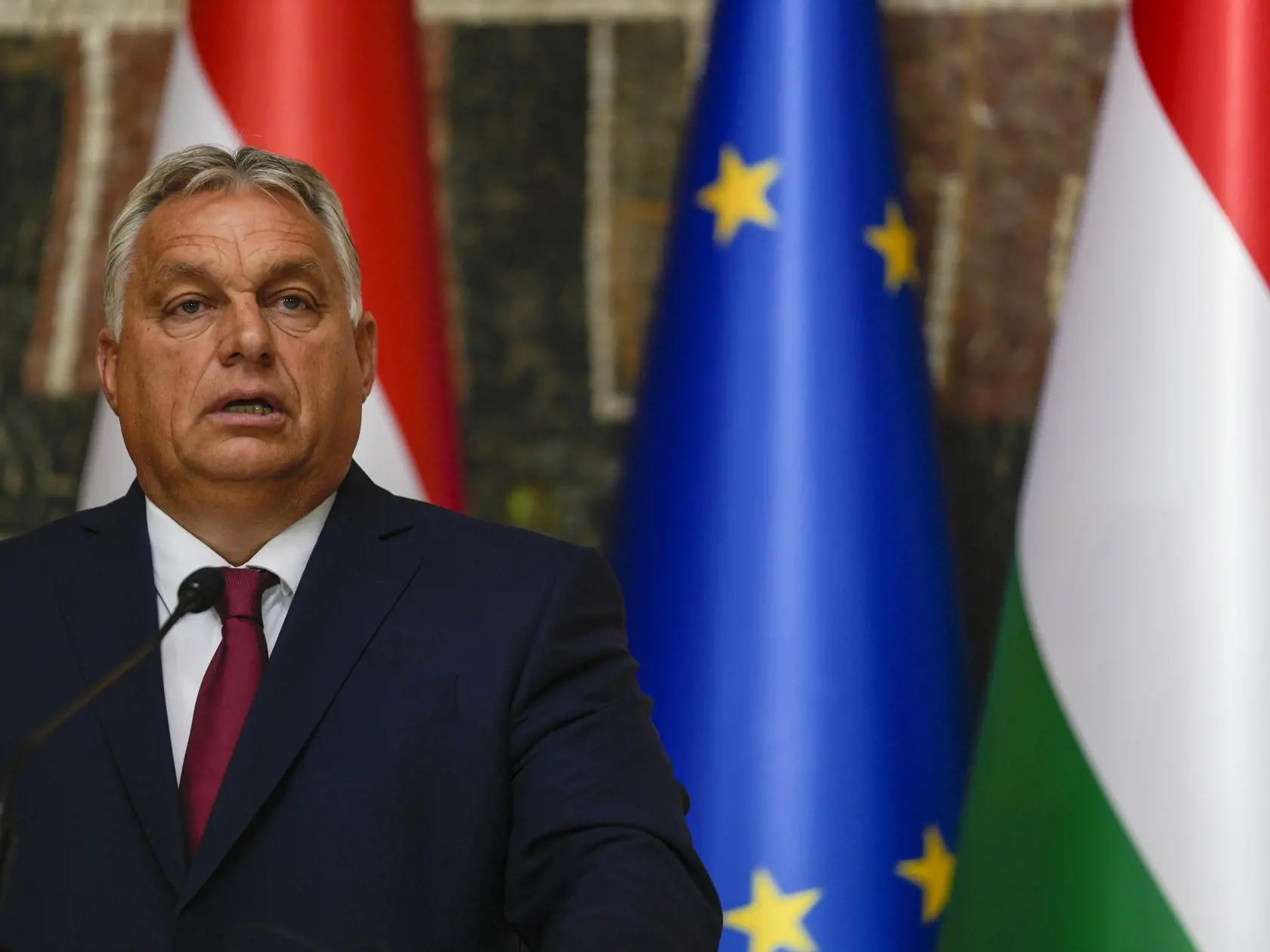 WA 12 Belehrad - Maďarský premiér Viktor Orbán reční na tlačovej konferencii po rokovaní so srbským prezidentom Aleksandarom Vučičom v Belehrade v piatok 29. septembra 2023. Orbán pricestoval na jednodňovú návštevu Srbska. V srbskej metropole sa zúčastní aj na trojstrannom rokovaní s lídrami Srbska a Spojených arabských emirátov (SAE).  Orbán so srbským prezidentom Aleksandarom Vučičom a korunným princom Chálidom Zájidom Ál Nahjánom budú hovoriť o ekonomických a energetických otázkach.  FOTO TAS