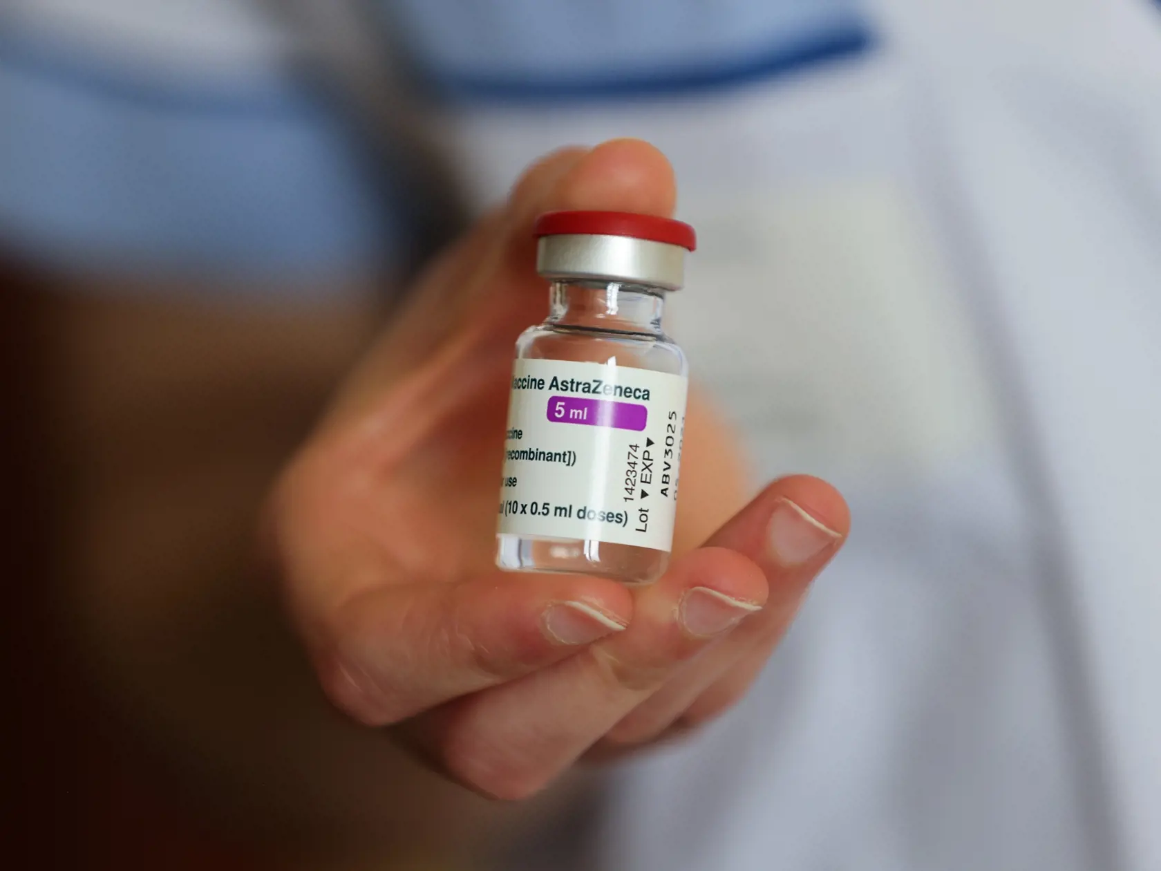 V týchto dňoch môžu byť niektorým záujemcom o očkovanie, ktorým už boli poslané časy ich vakcinácie, pridelené NCZI nové termíny očkovania.