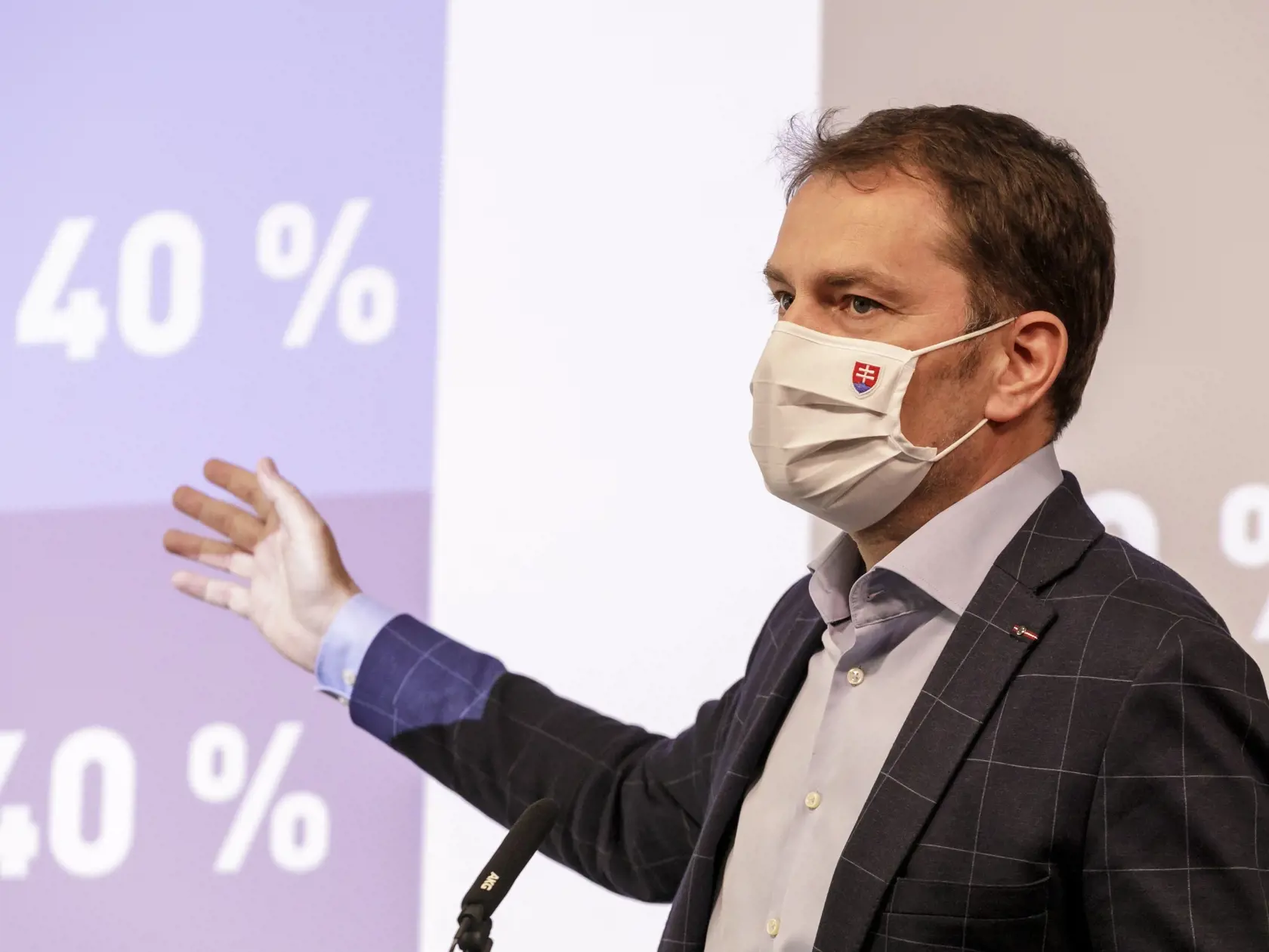 Premiér to uviedol v nedeľu večer na sociálnej sieti s tým, že o otvorení fitness centier rozhodne iba konzílium odborníkov.