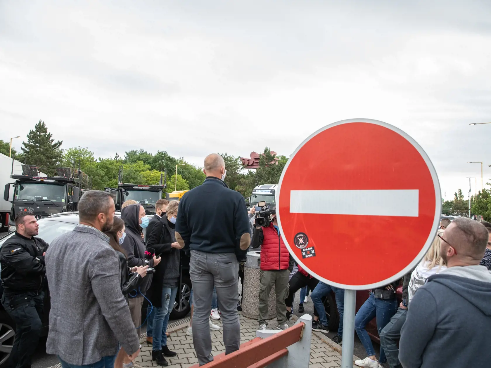 Blokáda bude prebiehať spomalením premávky a potom sa štrajkujúci presunú do Národnej rady.