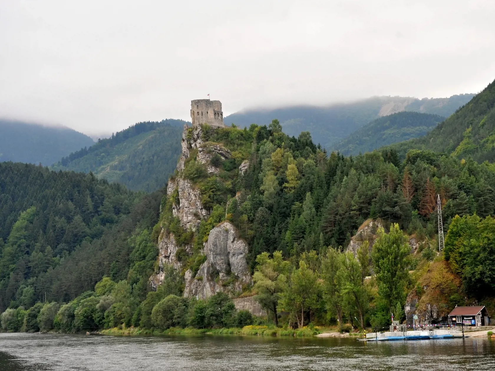 Hrad Strečno: Než ho dal cisár Leopold I. zbúrať, bol to najmodernejší hrad stredného Považia.