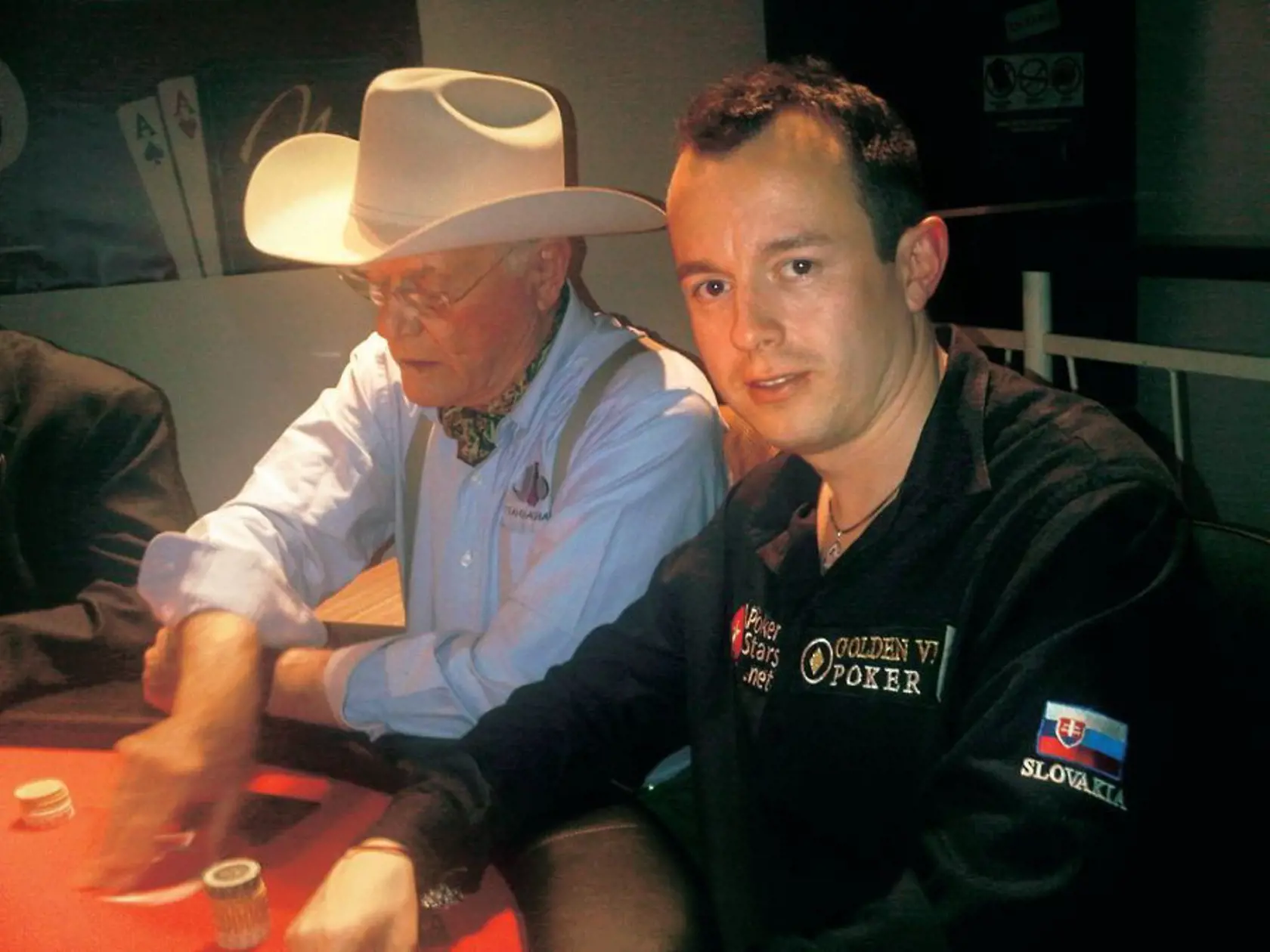 J. R. Ewing alias Larry Hagman sa pri pokri taktiež ocitol v spoločnosti Daga Paloviča.