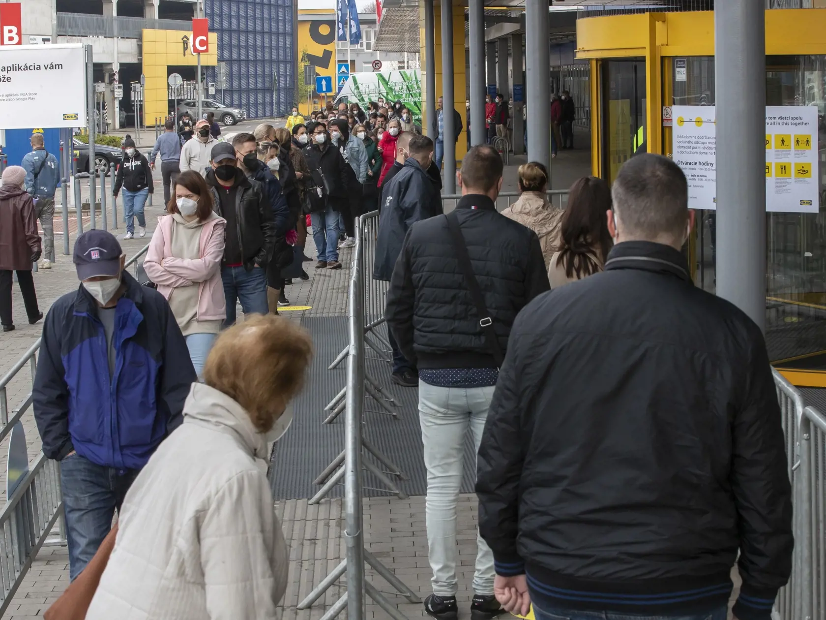 Uvoľnenie bezpečnostných opatrení počas druhej vlny pandémie koronavírusu Covid - 19 v sebe prinieslo dlhoočakávané otvorenie všetkých obchodných prevádzok na Slovensku.