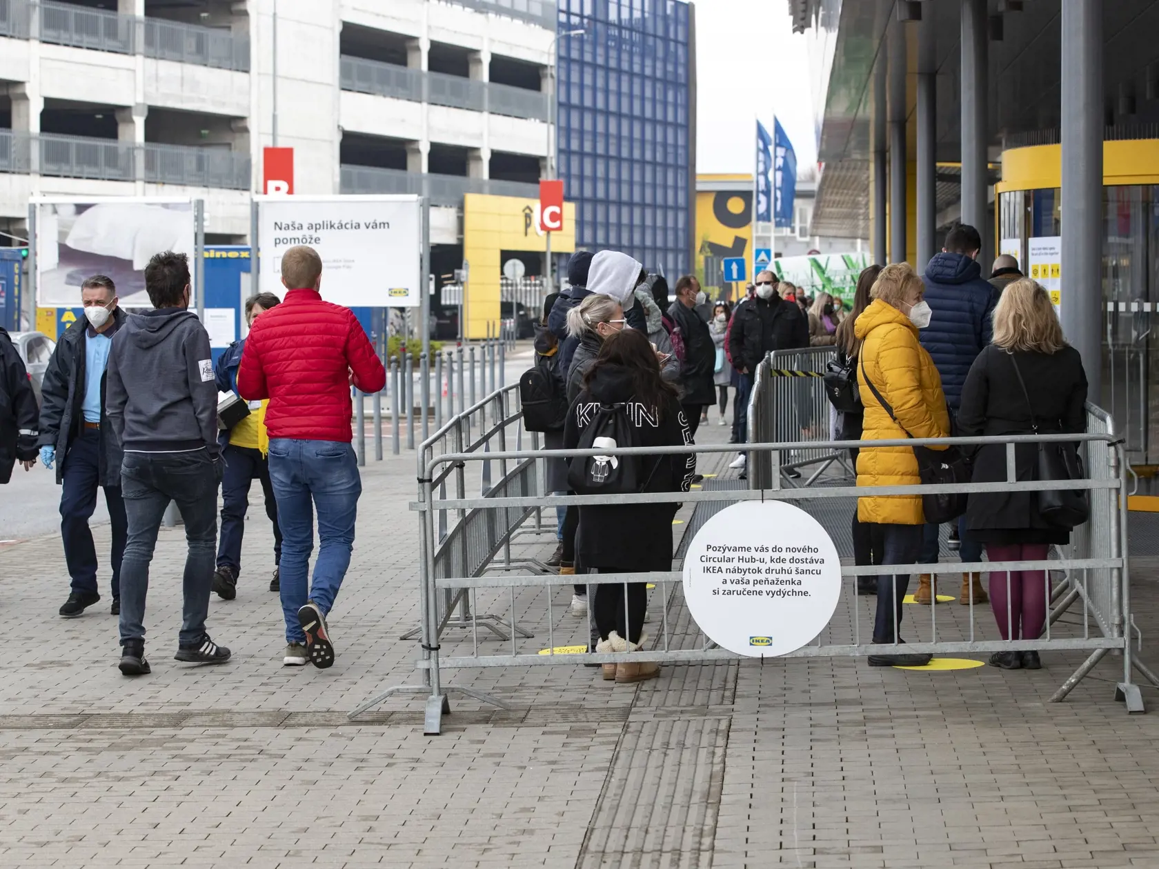 Uvoľnenie bezpečnostných opatrení počas druhej vlny pandémie koronavírusu Covid - 19 v sebe prinieslo dlhoočakávané otvorenie všetkých obchodných prevádzok na Slovensku.