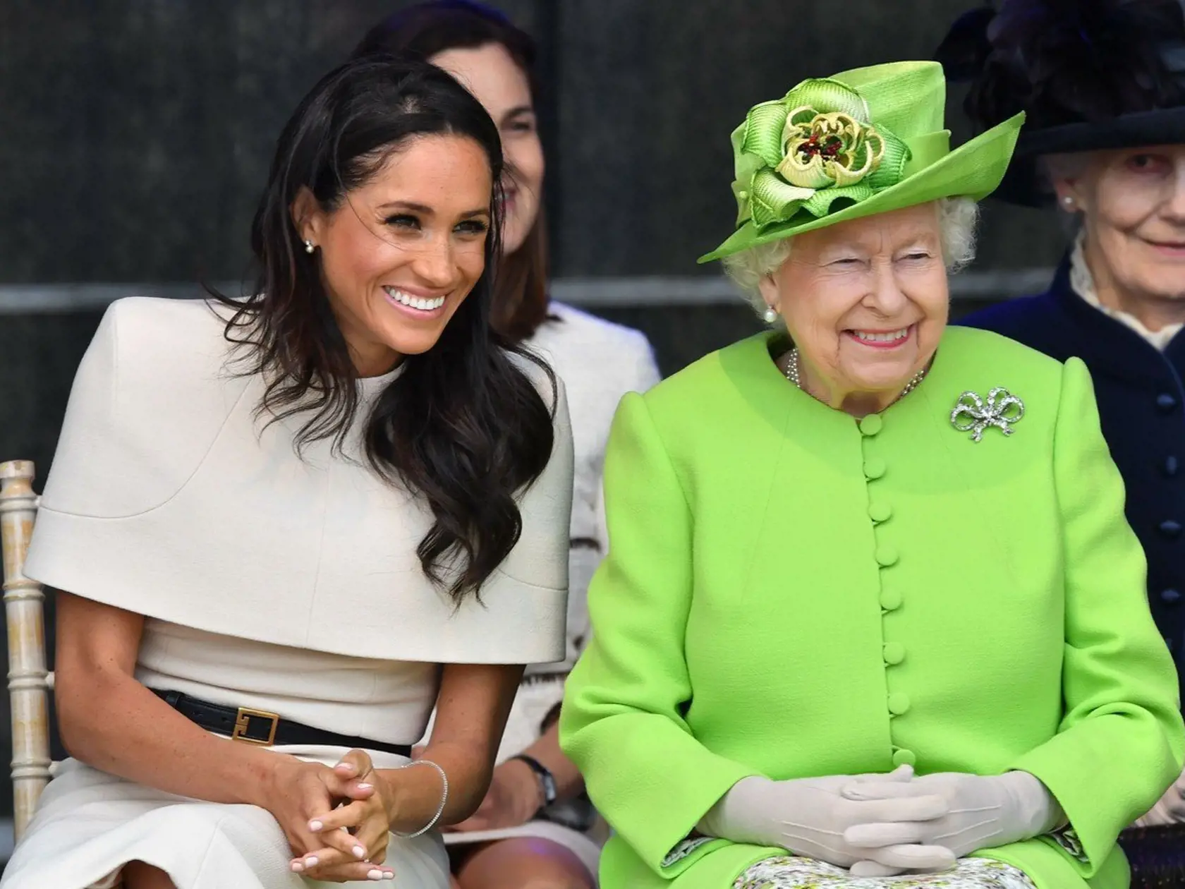 Meghan Markle začala kráľovnú sprevádzať už krátko po svadbe - 14. júna 2018 boli spolu v Cheshire.