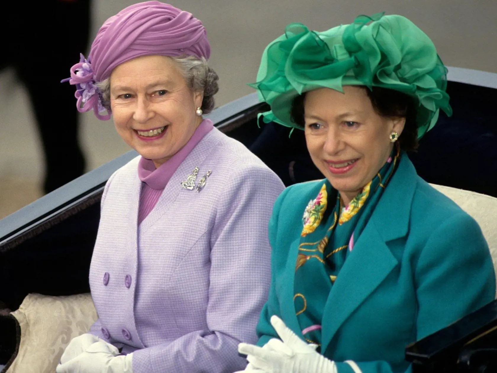 Kráľovná Alžbeta II. so sestrou, princeznou Margaret, ktorá zomrela v roku 2002.