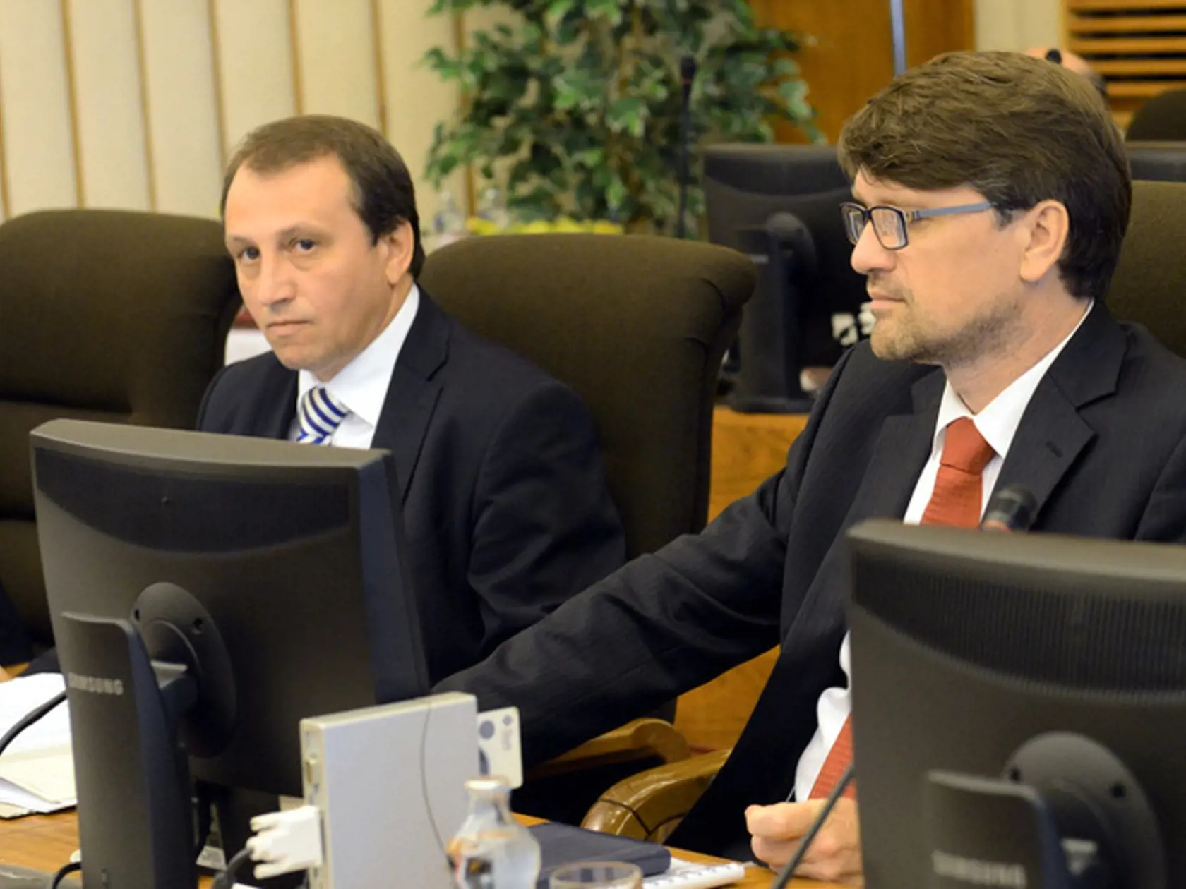 Štátny tajomník ministerstva práce Jozef Burian (vľavo) a Marek Maďarič.