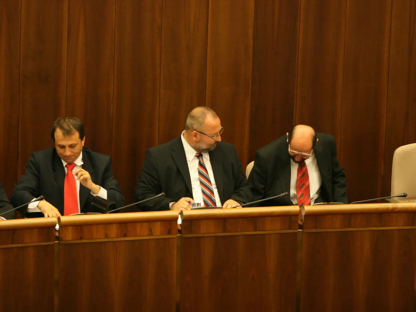 Poslanci Boris Zala, Maroš Kondrót, Jozef Burian. (archívne foto)