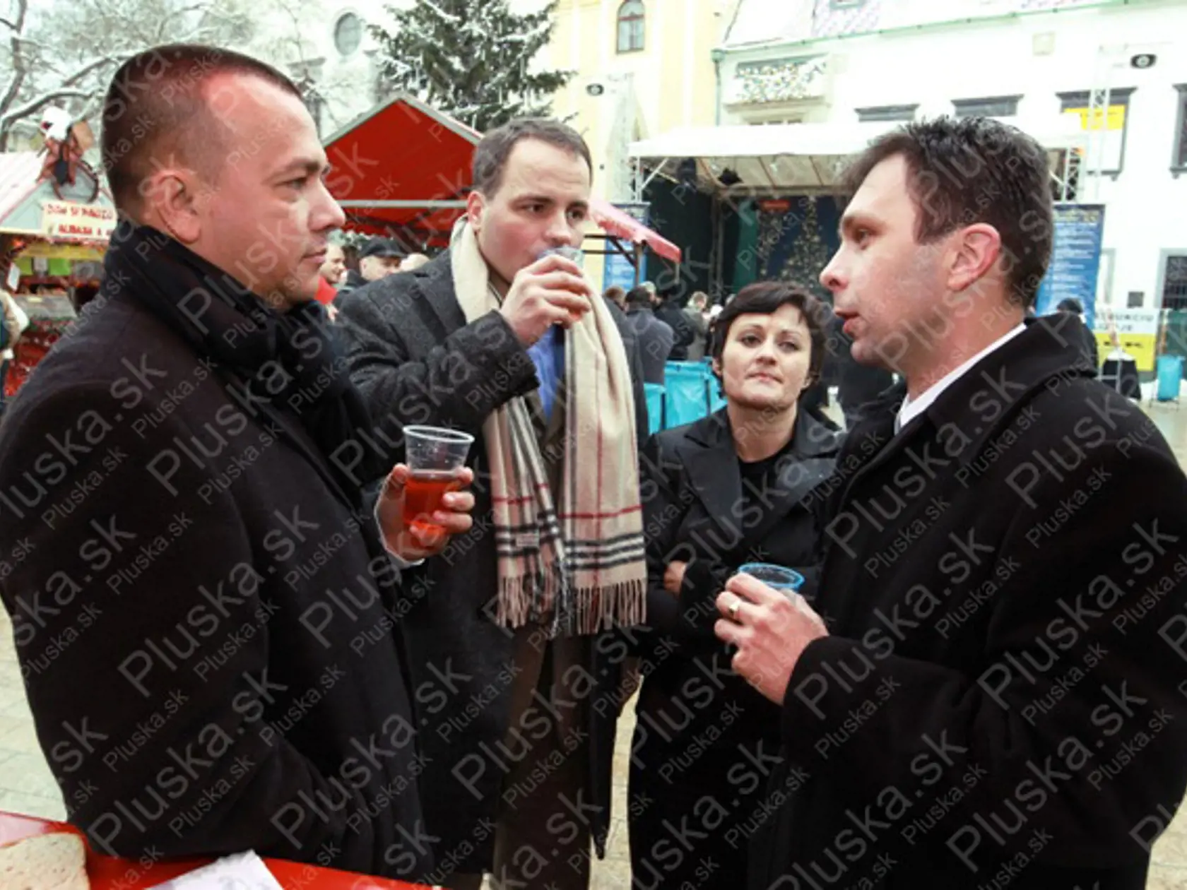 Bratislava
Staré Mesto
2. december - Minister hospodárstva
Juraj Miškov a poslanci Juraj Droba,
Natália Blahová a Ľuboš Majer.