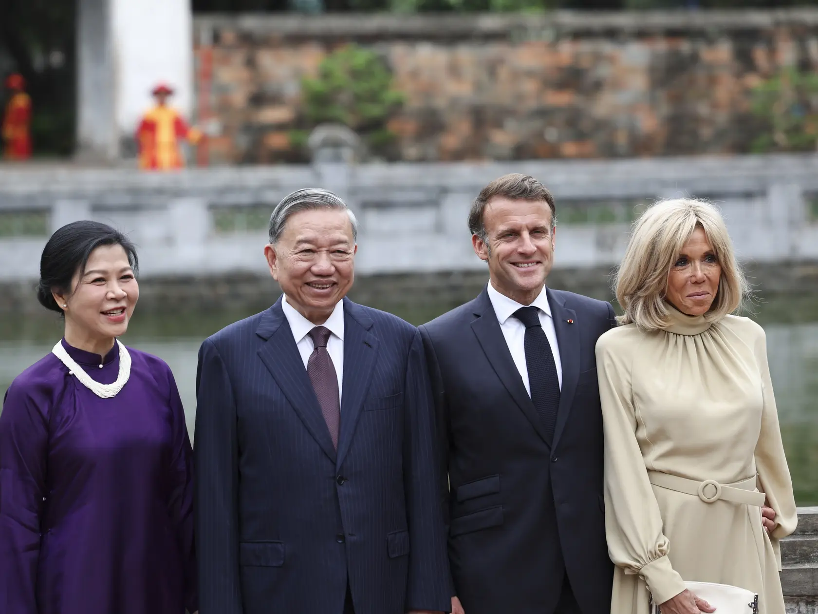 Francúzsky prezident Emmanuel Macron počas návštevy Vietnamu.