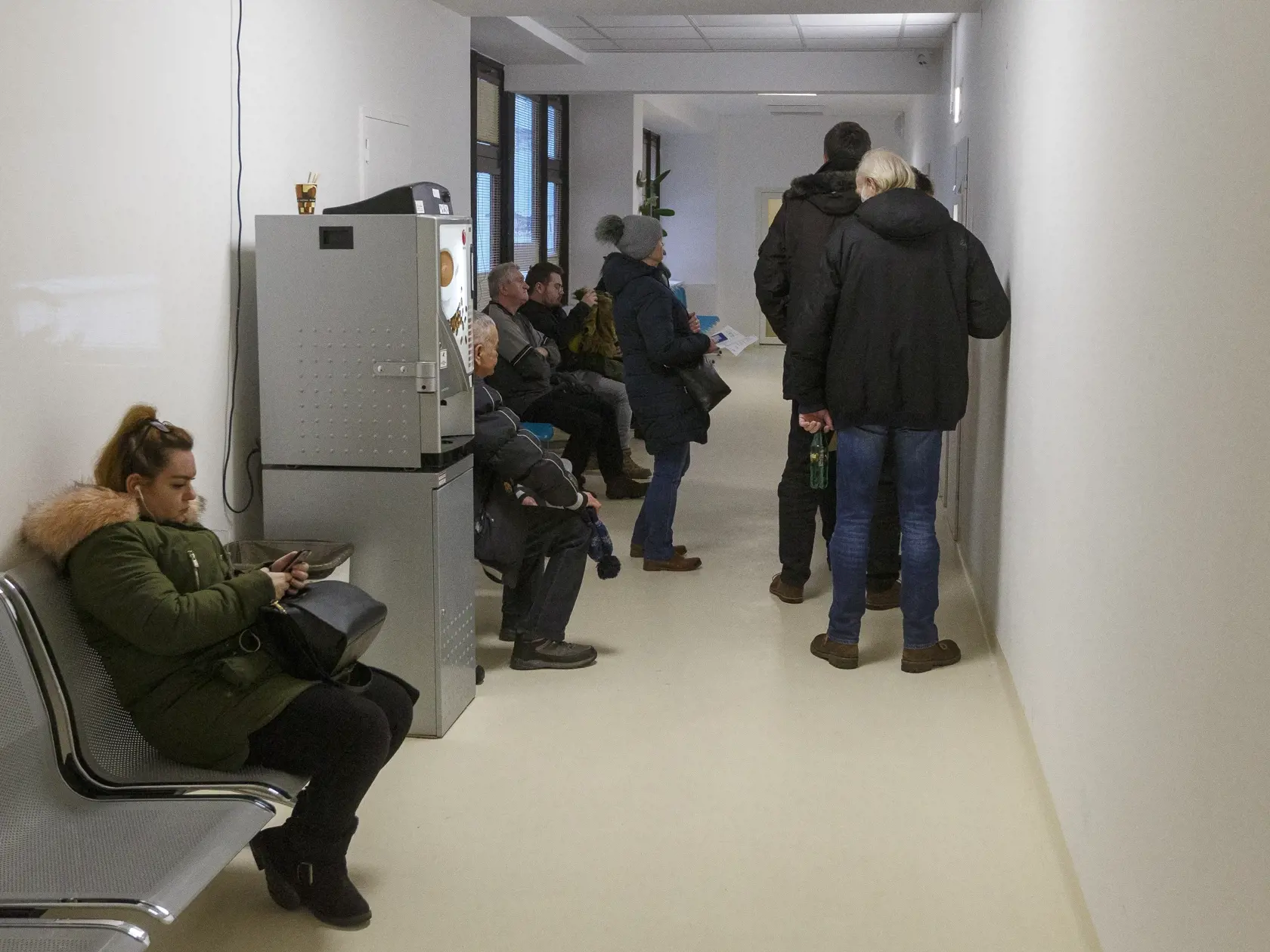 Personál zubnej ambulanciu musí mať vždy prehľad, ktoré osoby boli spolu v čakárni. Ideálne by v nej mal byť len jeden pacient.