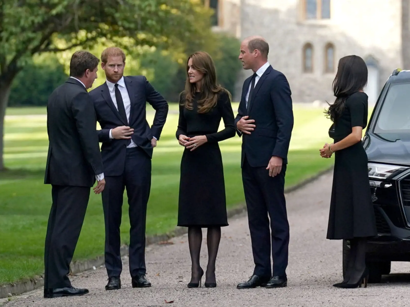 Dojímavý moment, na ktorý čakal celý svet. Willia, Kate, Harry a Meghan opäť spolu.