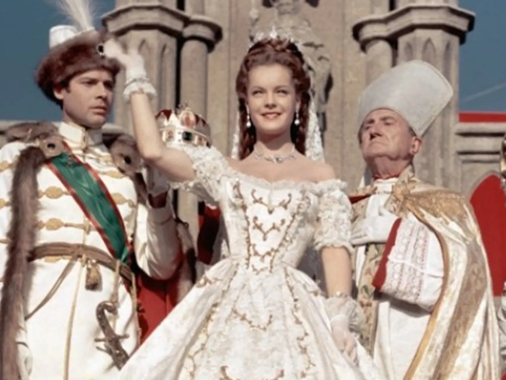 Na rozdiel od filmov, v ktorých zahviezdila zosnulá herečka Romy Schneider († 43), ktorá zomrela v roku 1981 na zlyhanie srdca, tak diváci uvidia cisárovnú a uhorskú kráľovnú Alžbetu Bavorskú v plnej kráse.
