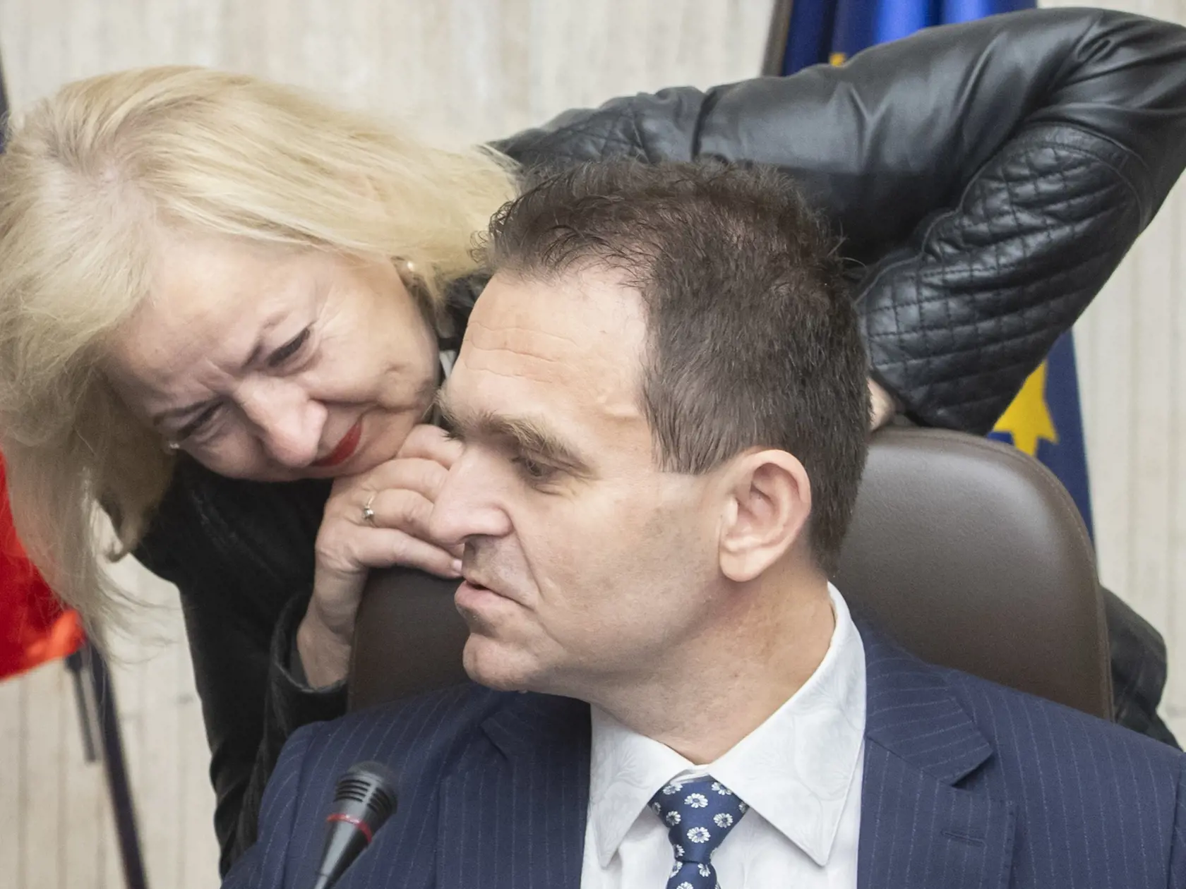 Na snímke dočasne poverený premiér SR Ľudovít Ódor a predsedníčka Zboru poradcov predsedu vlády Elena Kohútiková počas 18. zasadnutia vlády SR 4. októbra 2023 v Bratislave. FOTO TASR - Martin Baumann