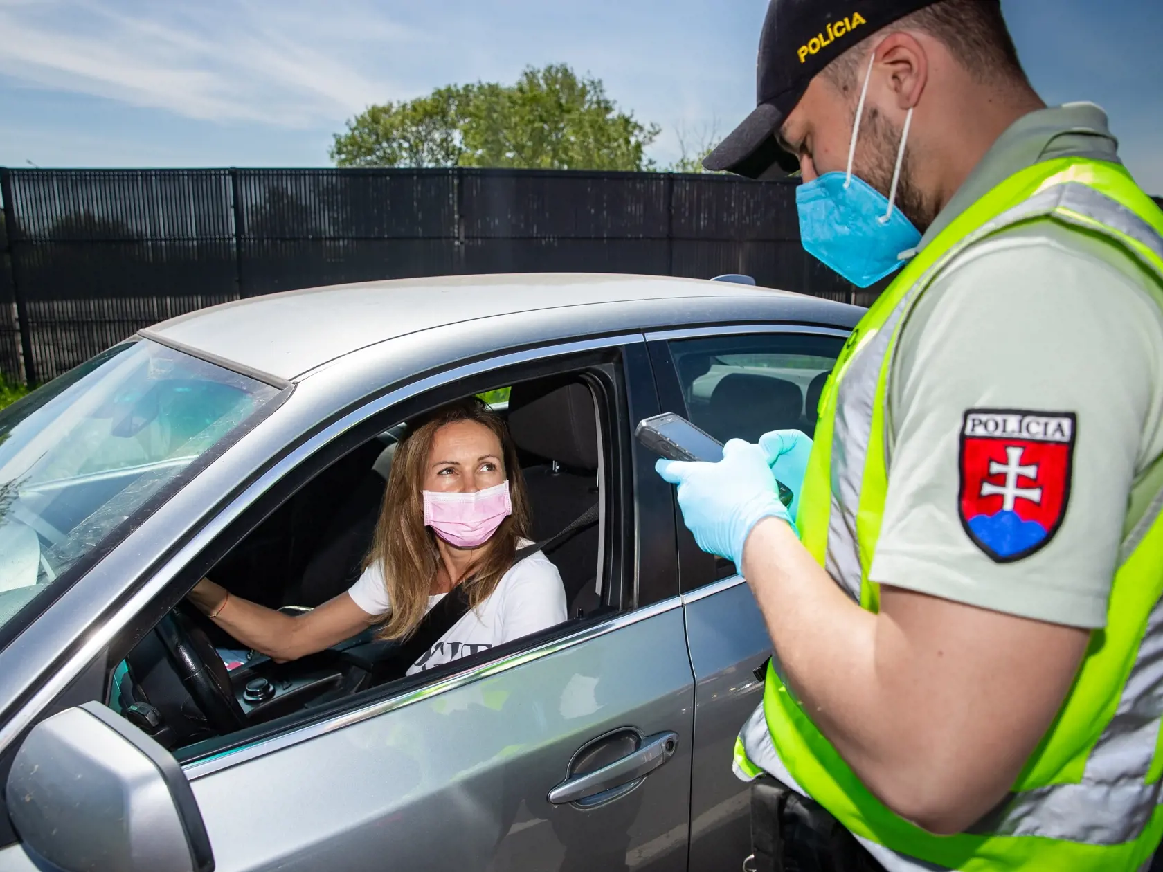 Cez štátnu hranicu Slovenskej republiky na priechode Berg prechádza "pendlerka" Alena žijúca v Rakúsku.