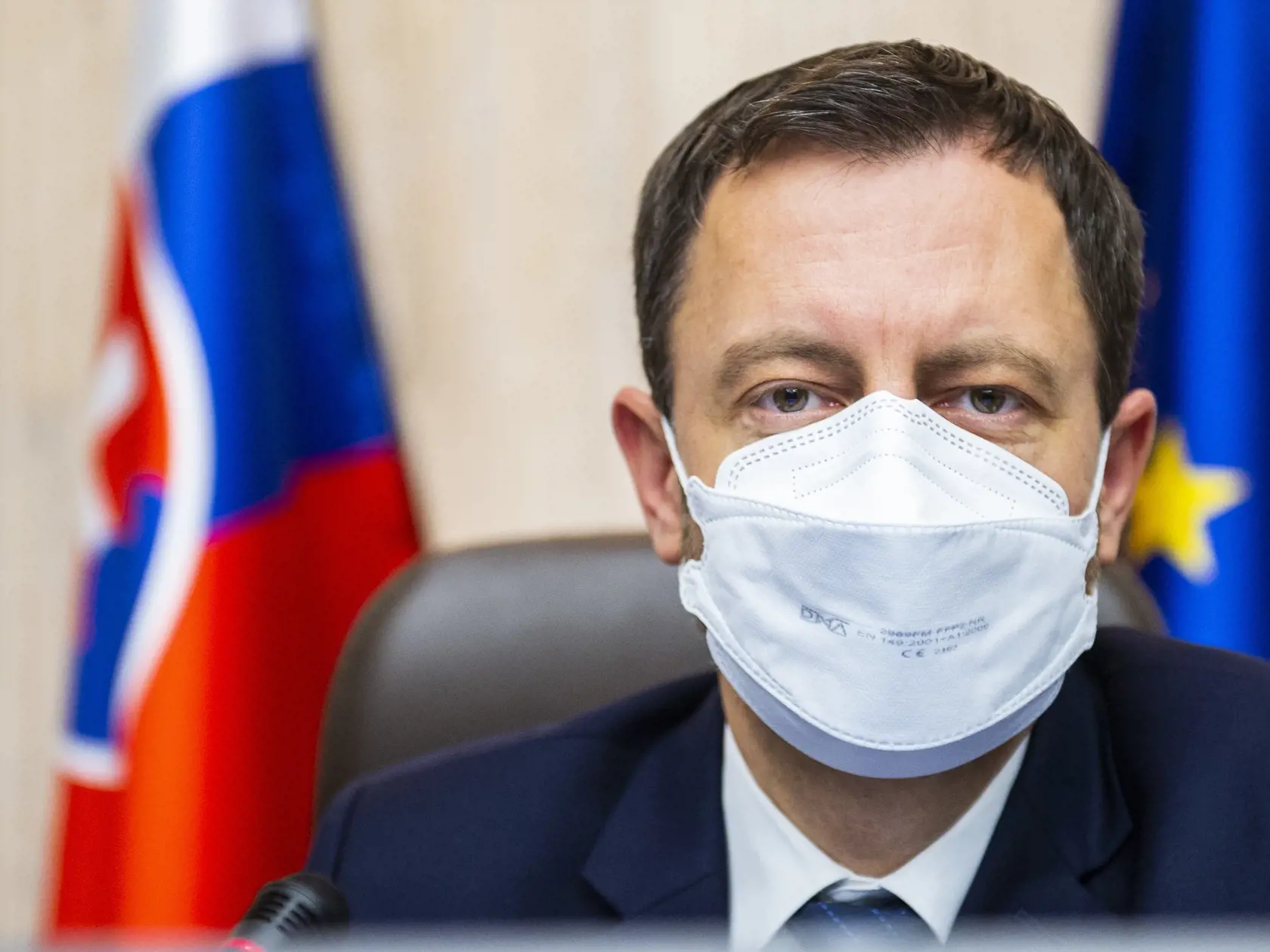 Predseda vlády SR Eduard Heger (OĽaNO) počas rokovania.
